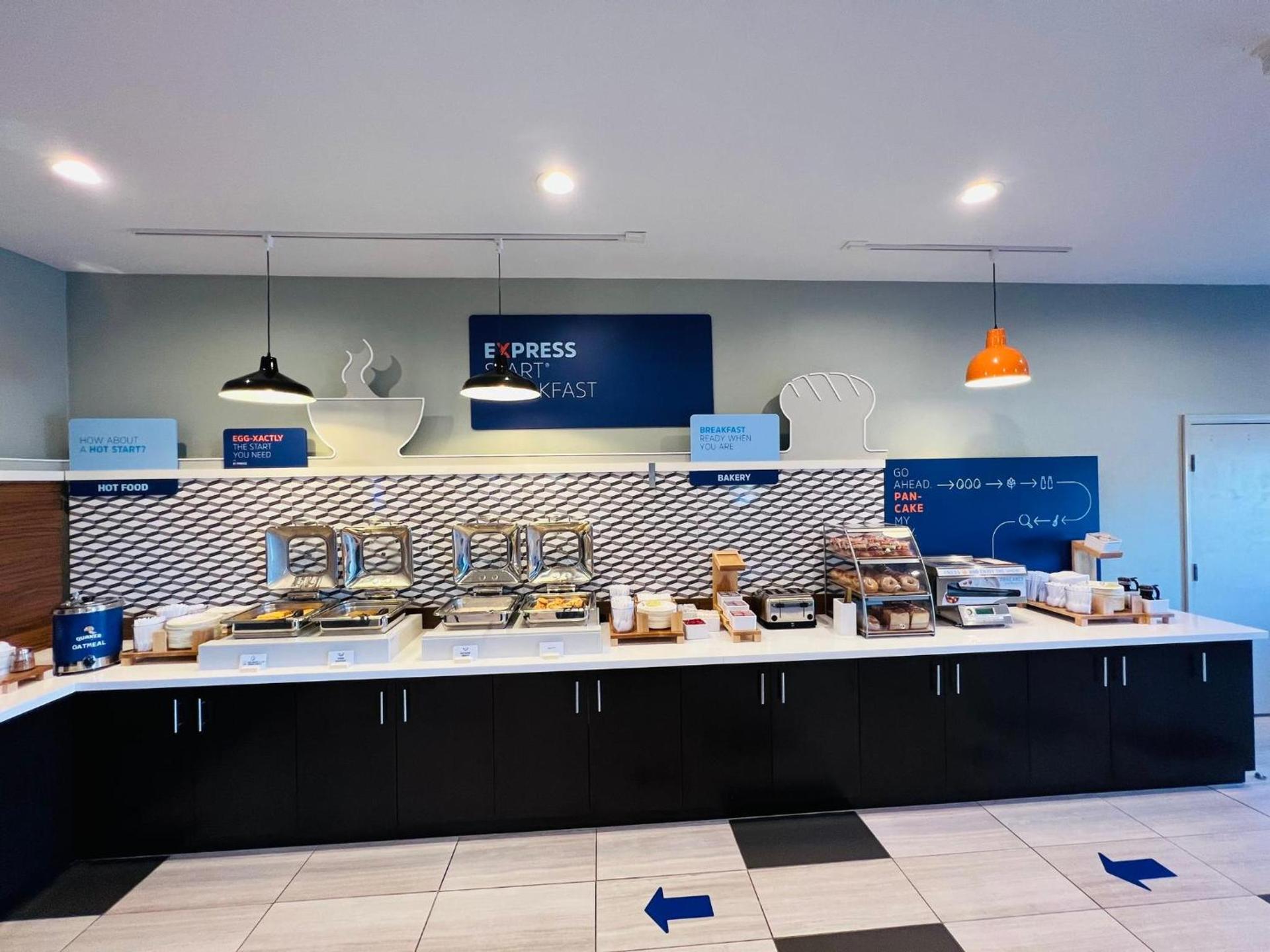Holiday Inn Express & Suites Salinas by IHG photo 39