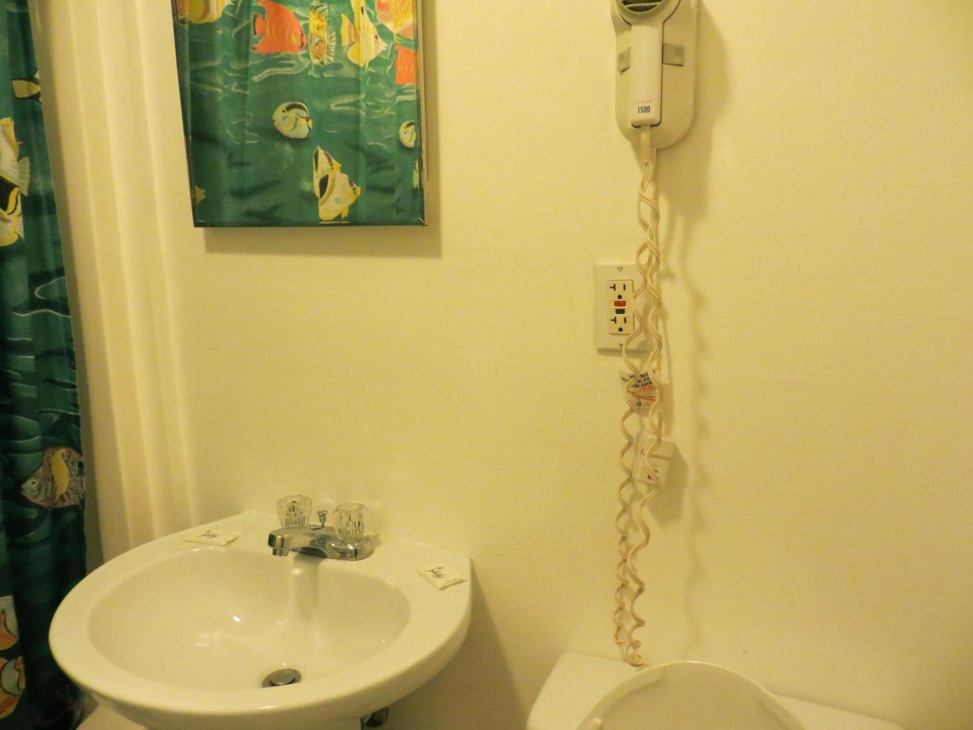 Skyway Motel photo 11