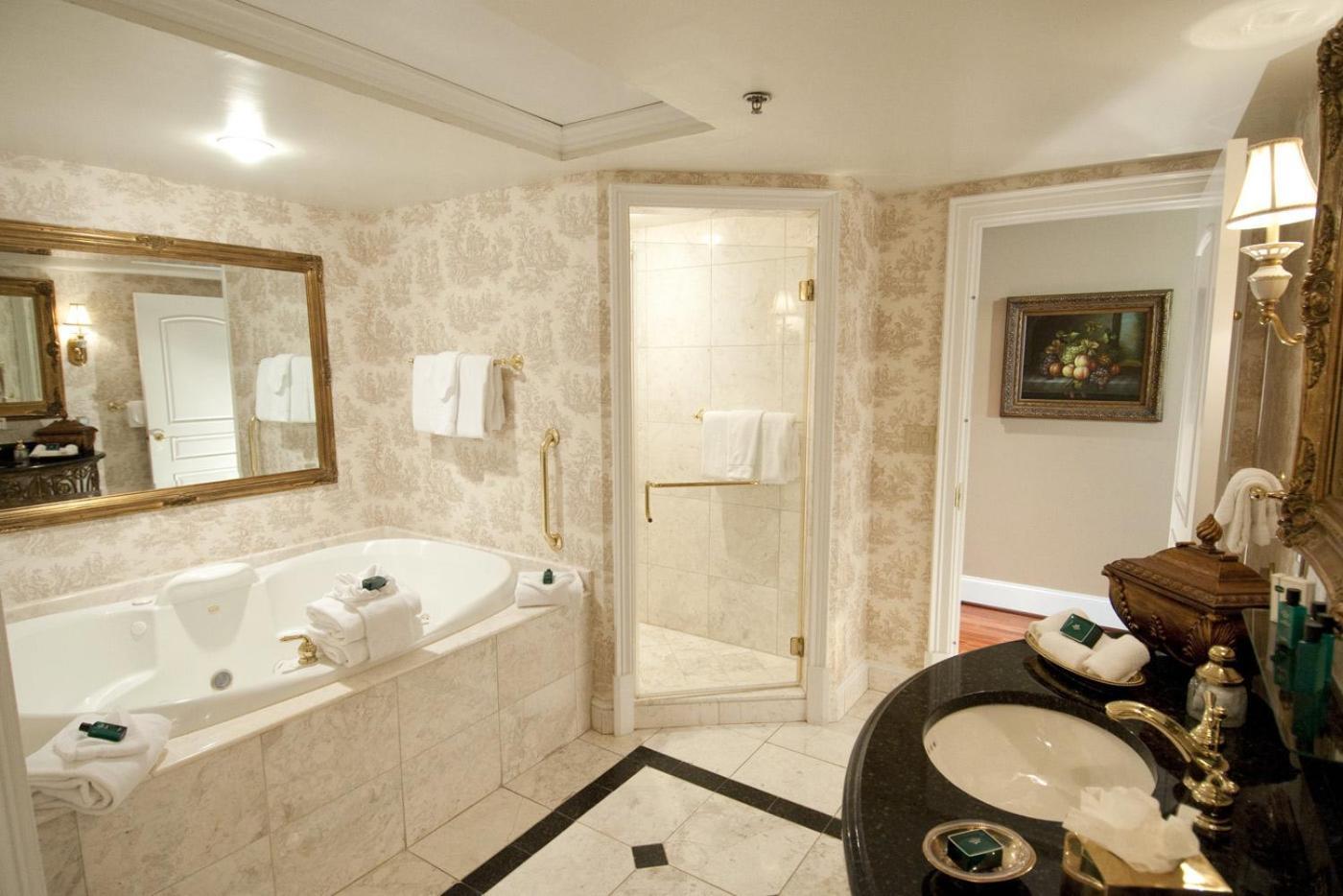 Market Pavilion Hotel photo 17