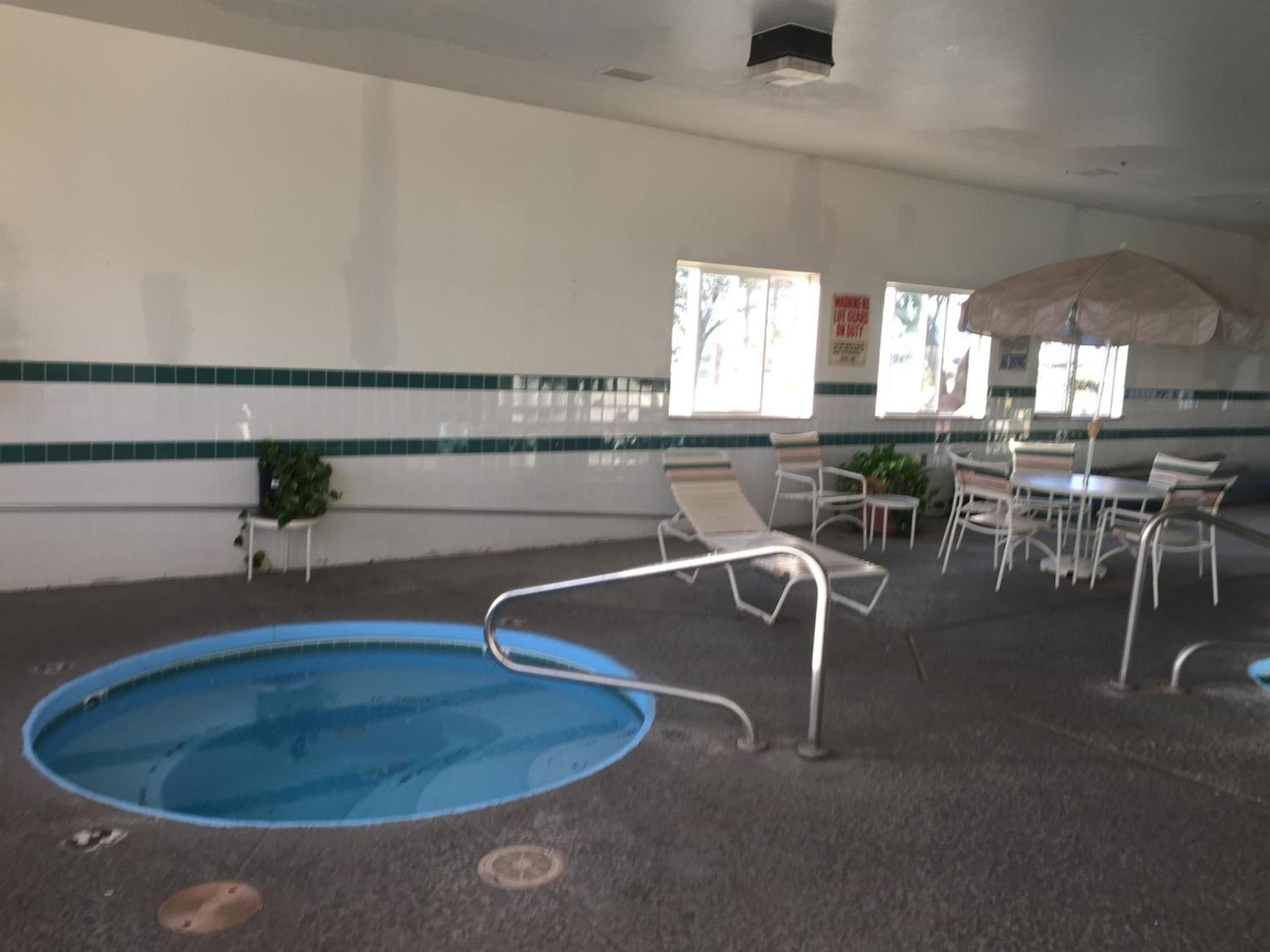 Super 8 by Wyndham Willcox photo 10