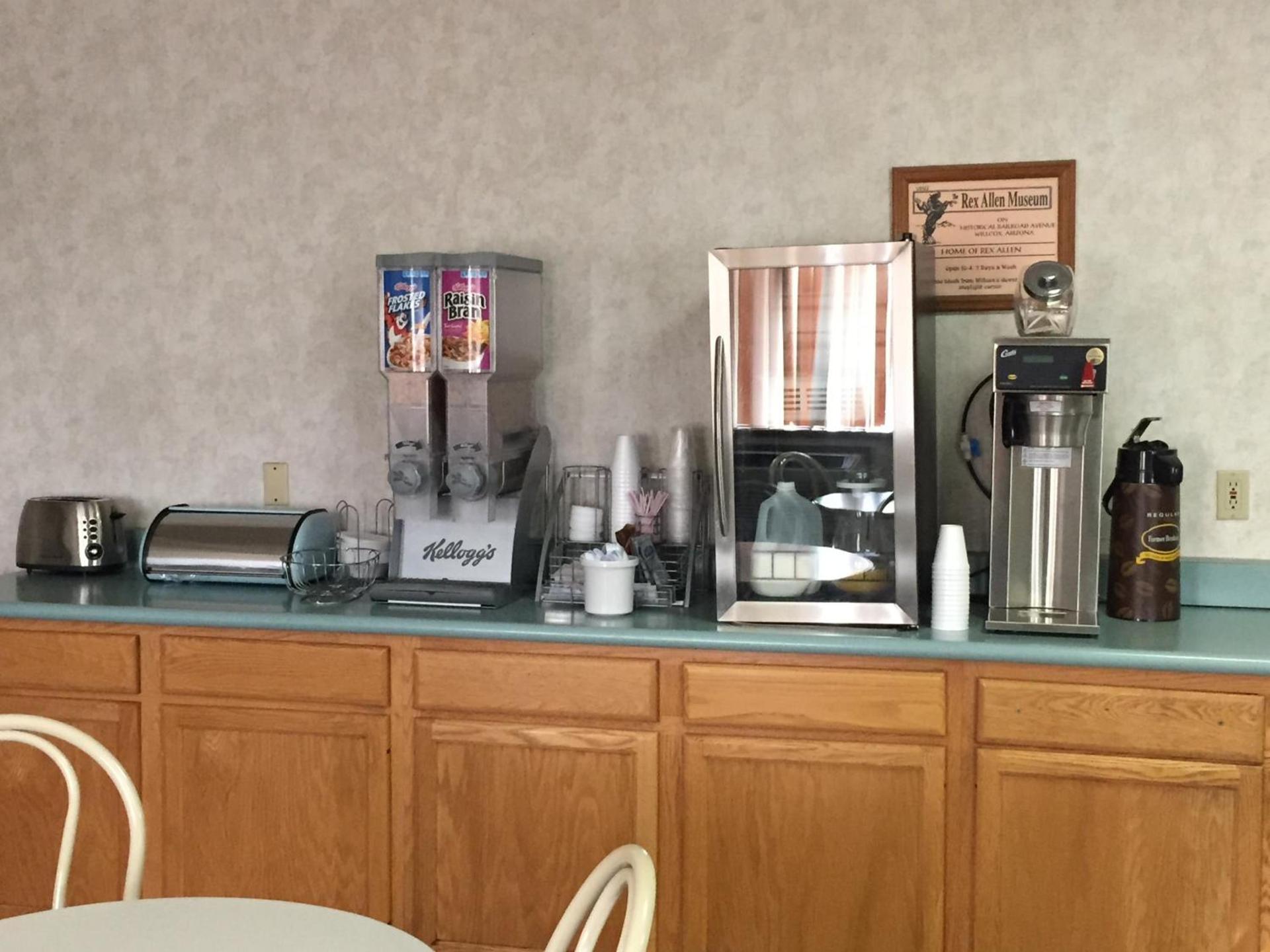 Super 8 by Wyndham Willcox photo 13