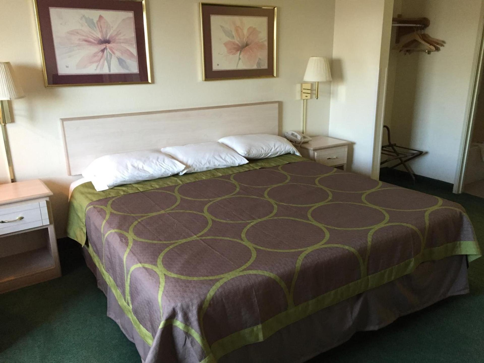 Super 8 by Wyndham Willcox photo 22