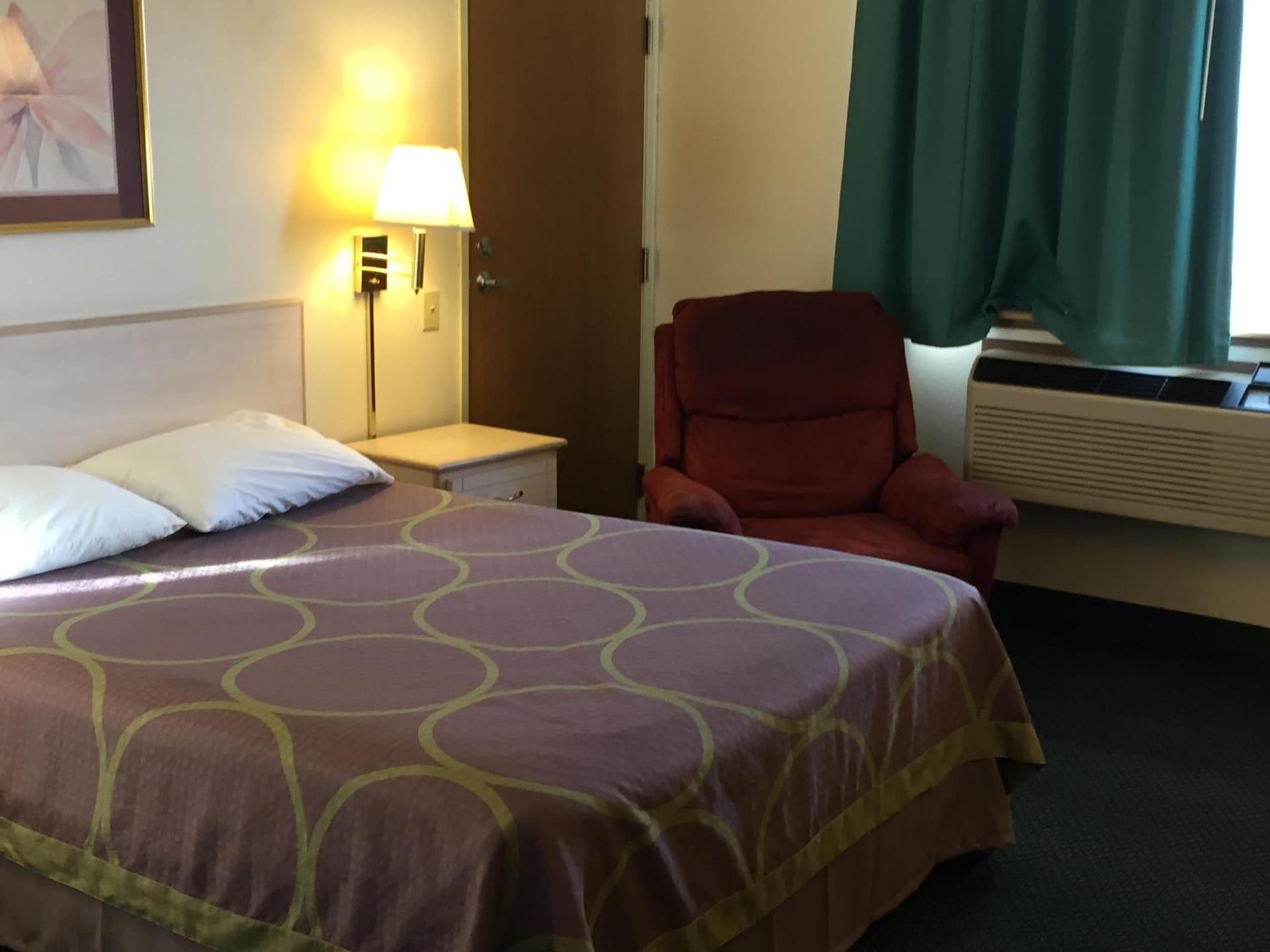 Super 8 by Wyndham Willcox photo 23