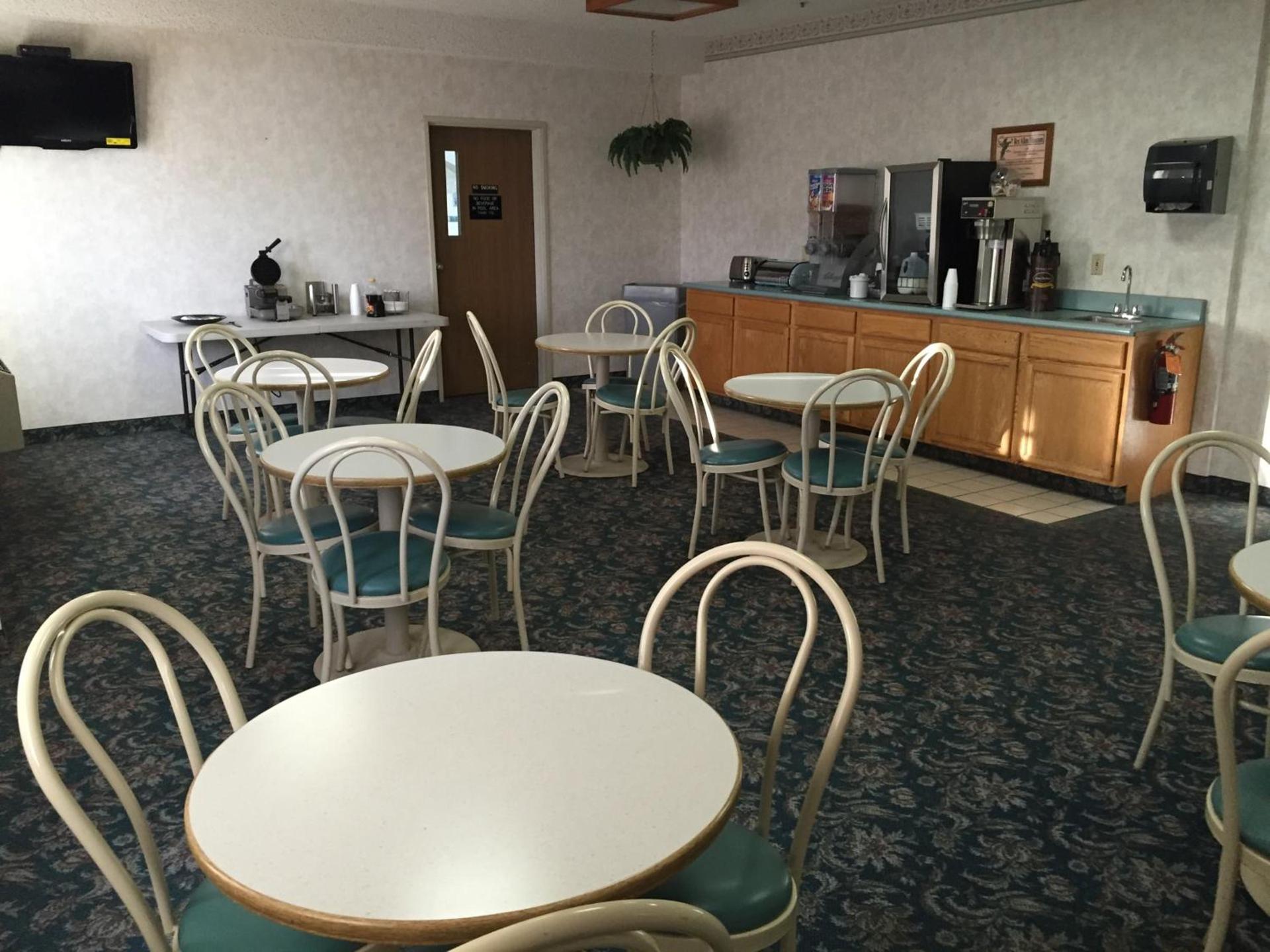 Super 8 by Wyndham Willcox photo 26