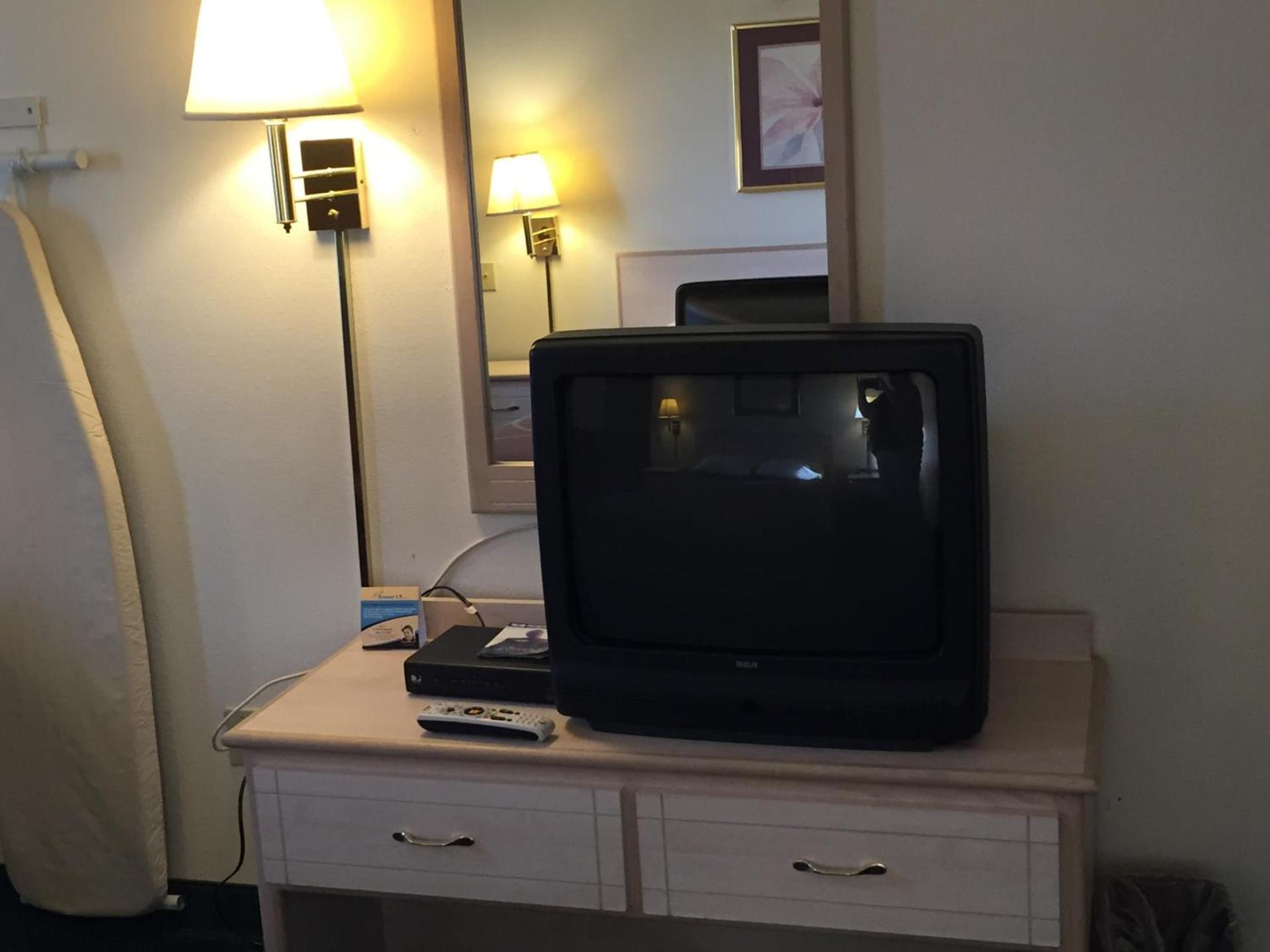 Super 8 by Wyndham Willcox photo 30