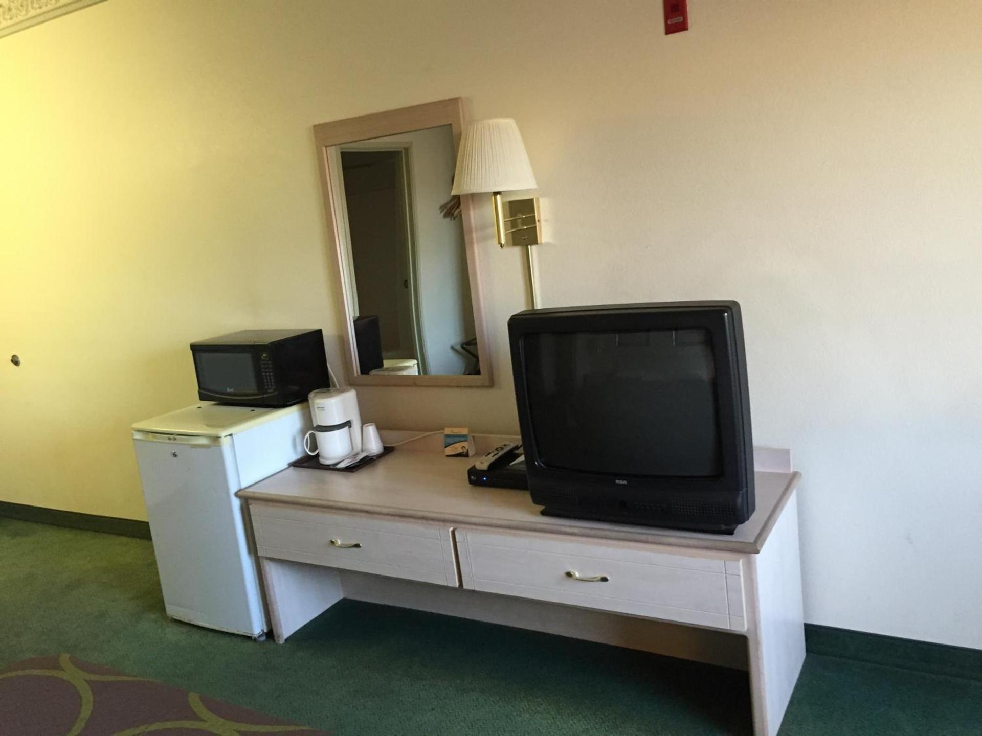 Super 8 by Wyndham Willcox photo 31