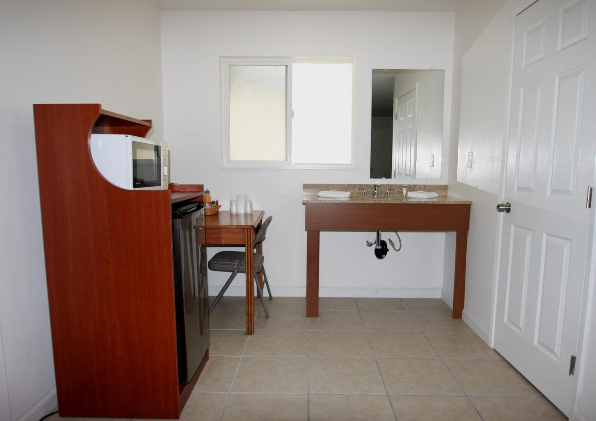 Redwood Inn photo 30
