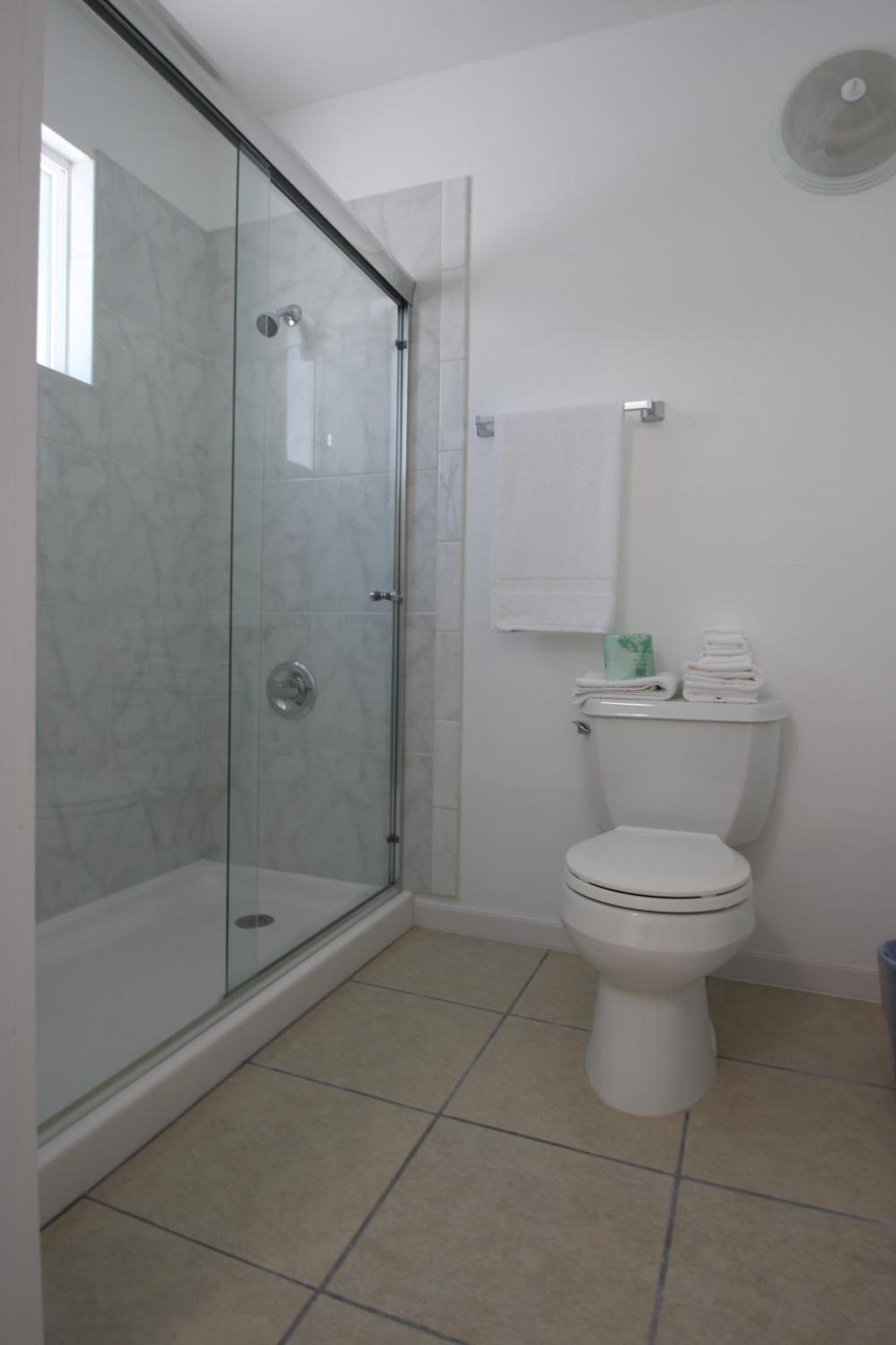Redwood Inn photo 31