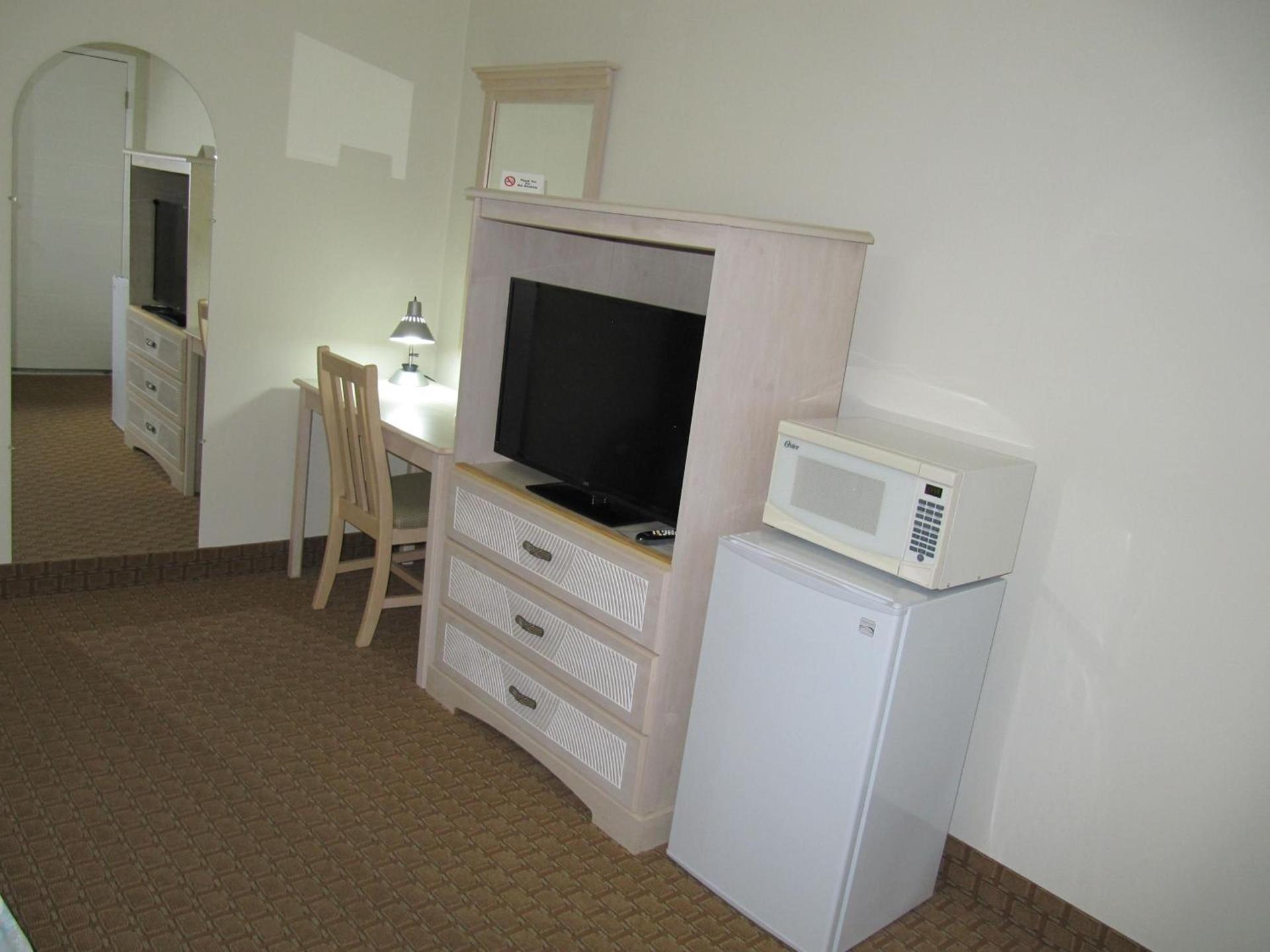 Redwood Inn photo 33