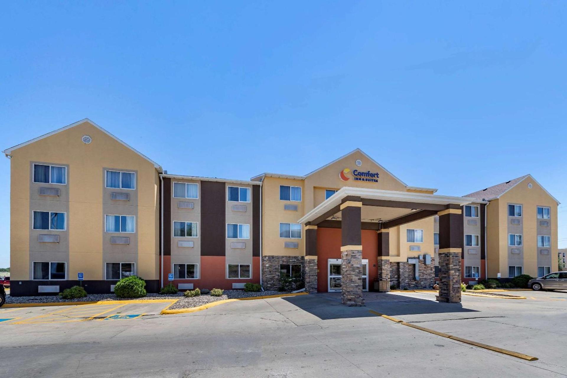 Comfort Inn & Suites Waterloo - Cedar Falls photo 2