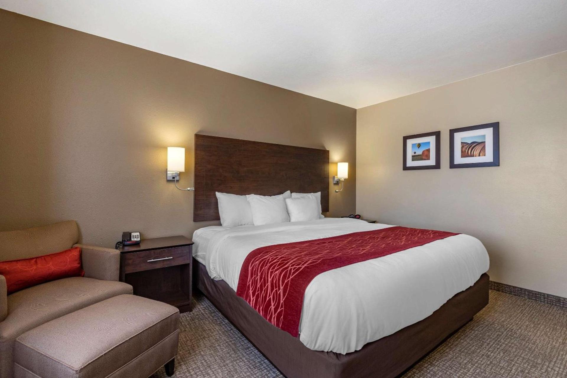 Comfort Inn & Suites Waterloo - Cedar Falls photo 14