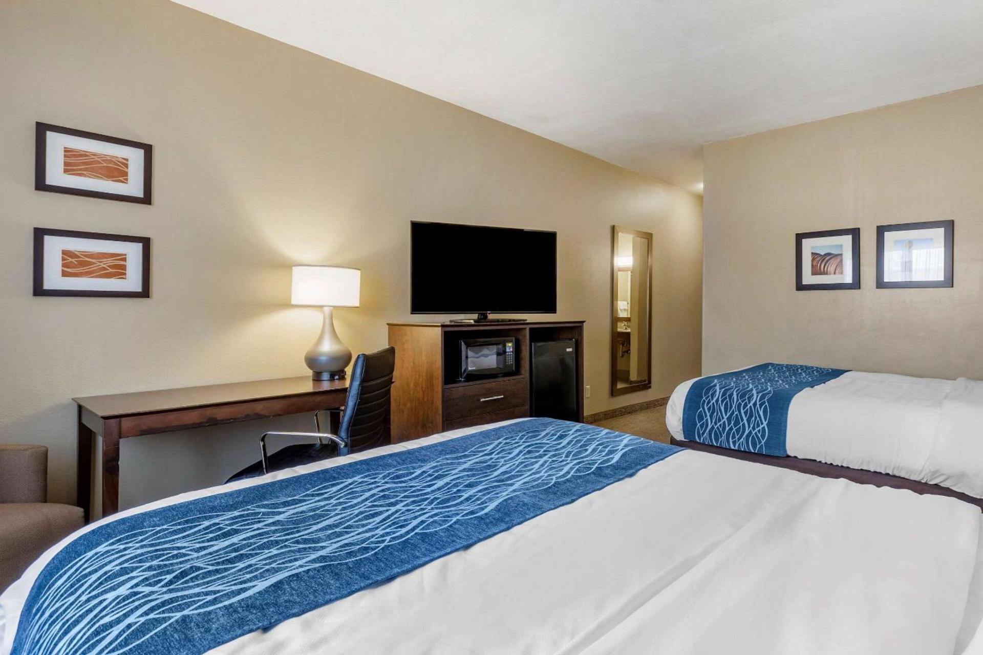 Comfort Inn & Suites Waterloo - Cedar Falls photo 11