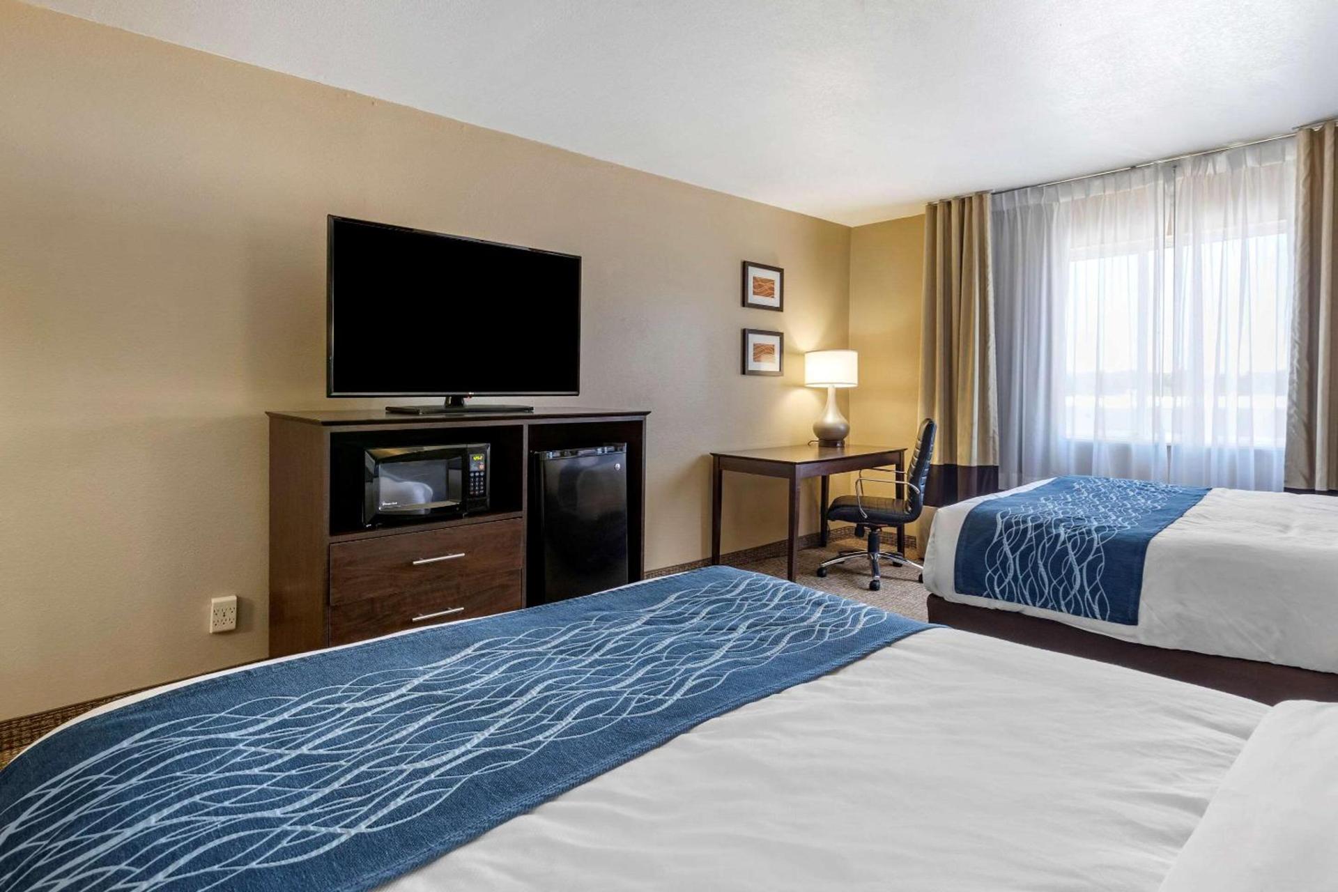 Comfort Inn & Suites Waterloo - Cedar Falls photo 18