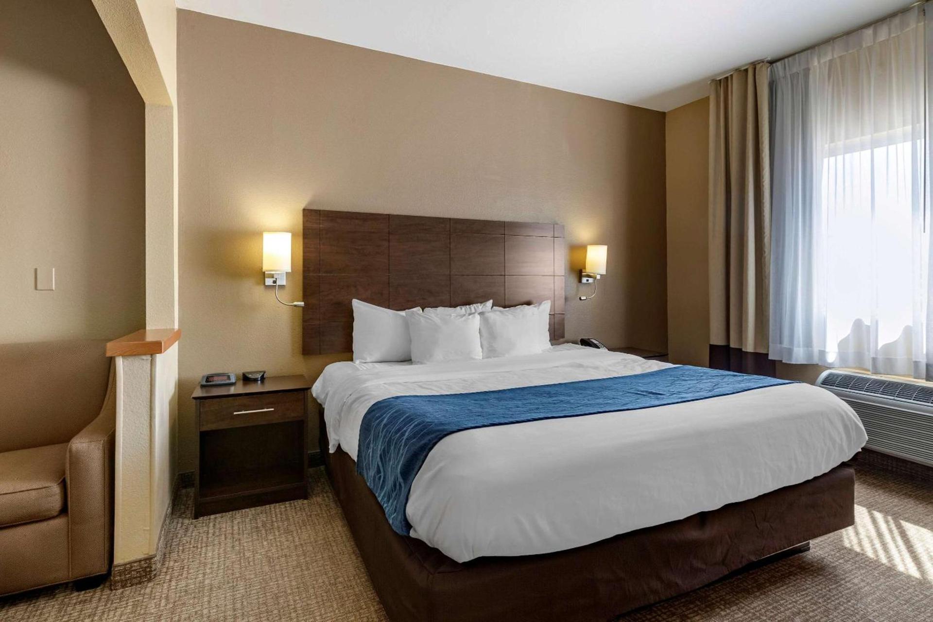 Comfort Inn & Suites Waterloo - Cedar Falls photo 21