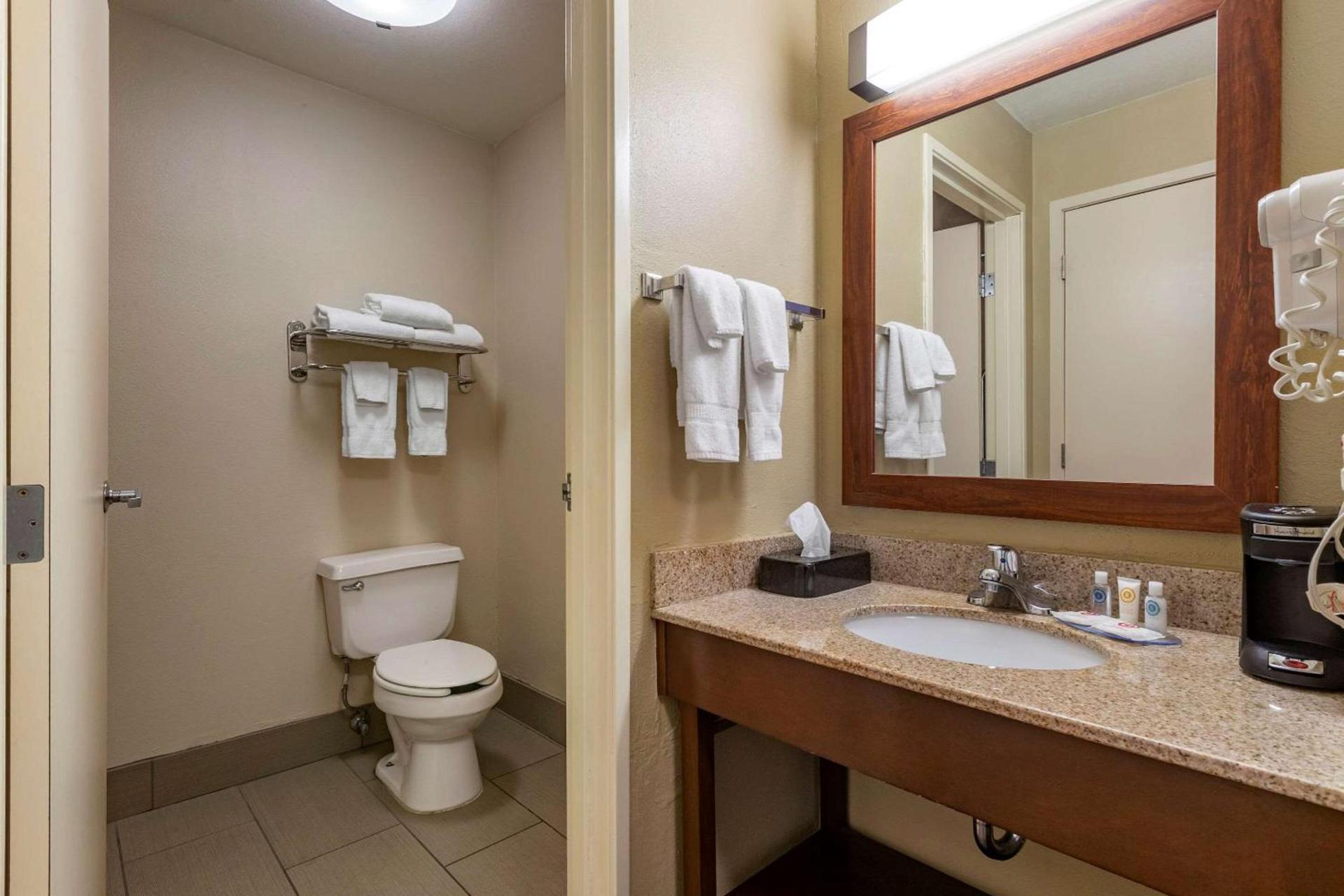 Comfort Inn & Suites Waterloo - Cedar Falls photo 19