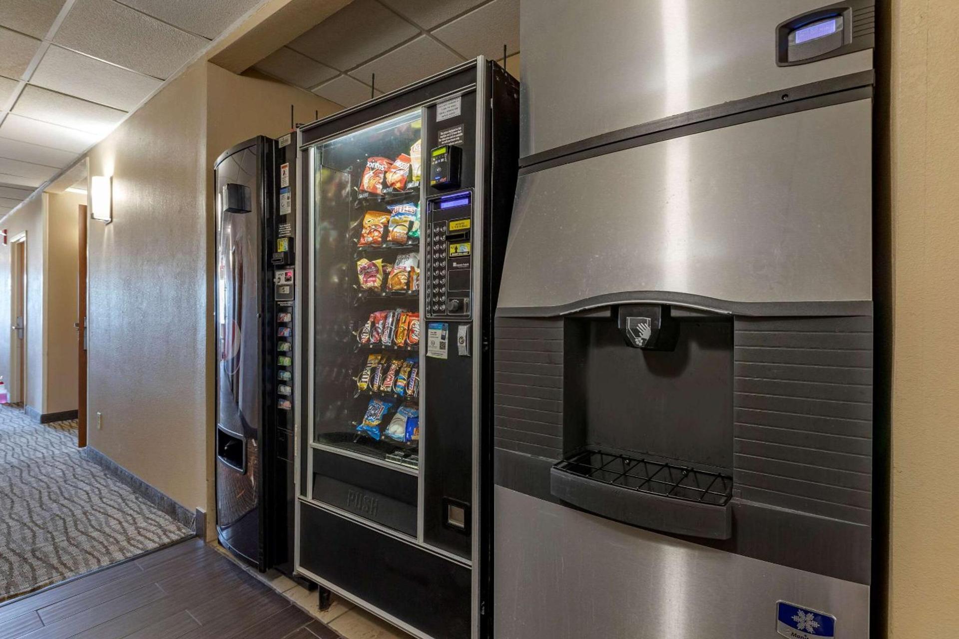 Comfort Inn & Suites Waterloo - Cedar Falls photo 29