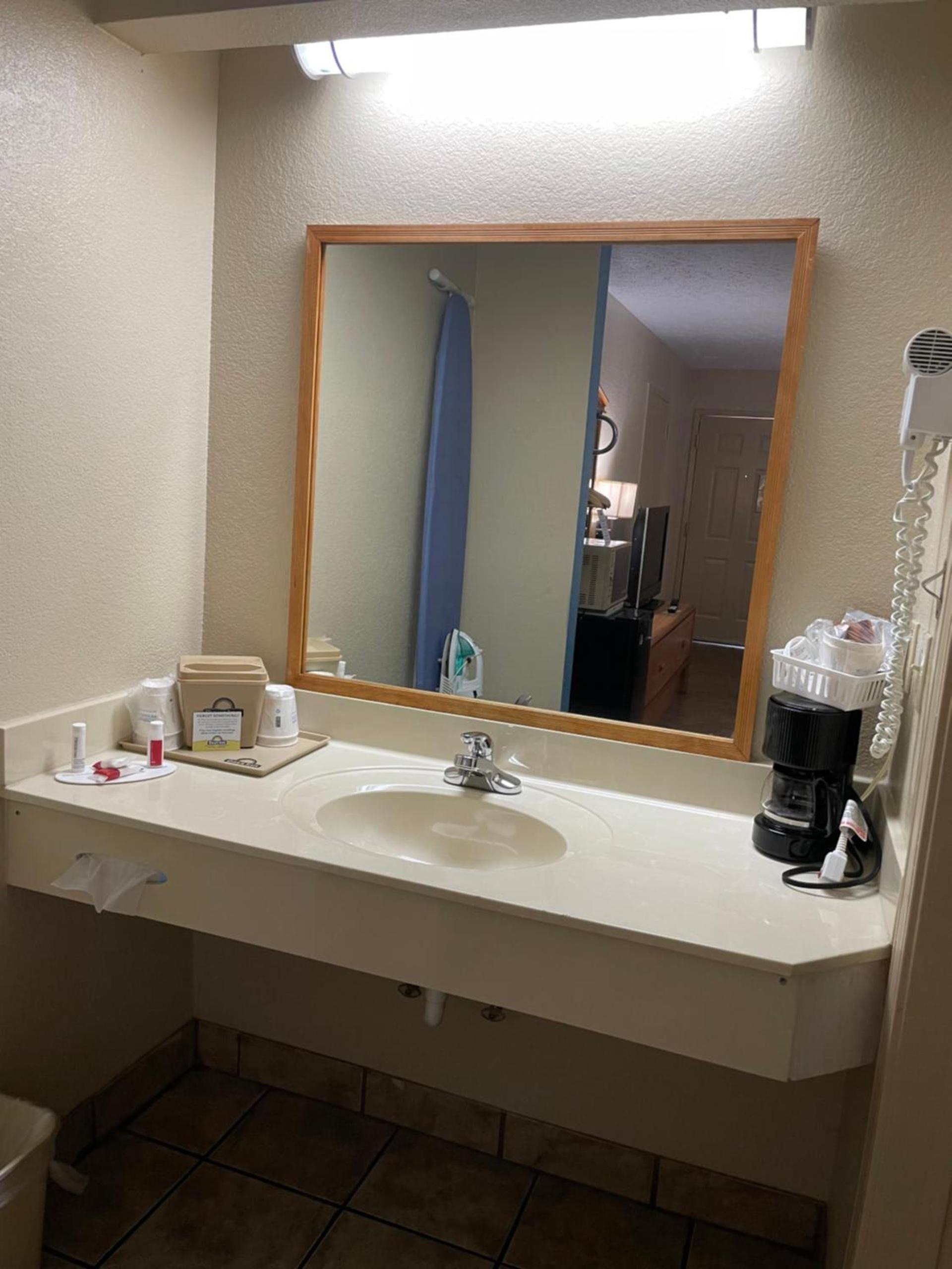 Days Inn by Wyndham Lexington photo 41