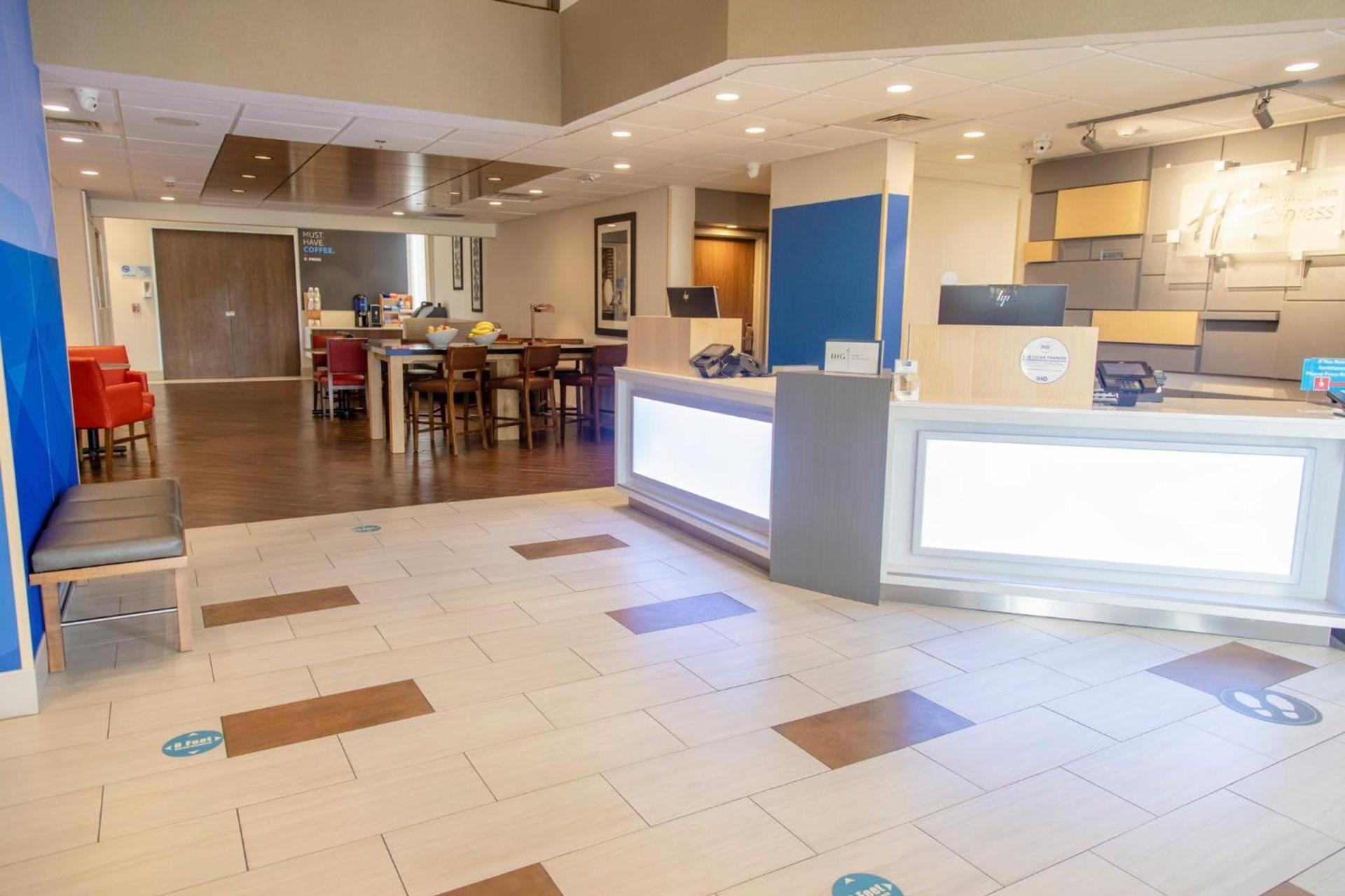 Holiday Inn Express Marshfield - Springfield Area by IHG photo 13