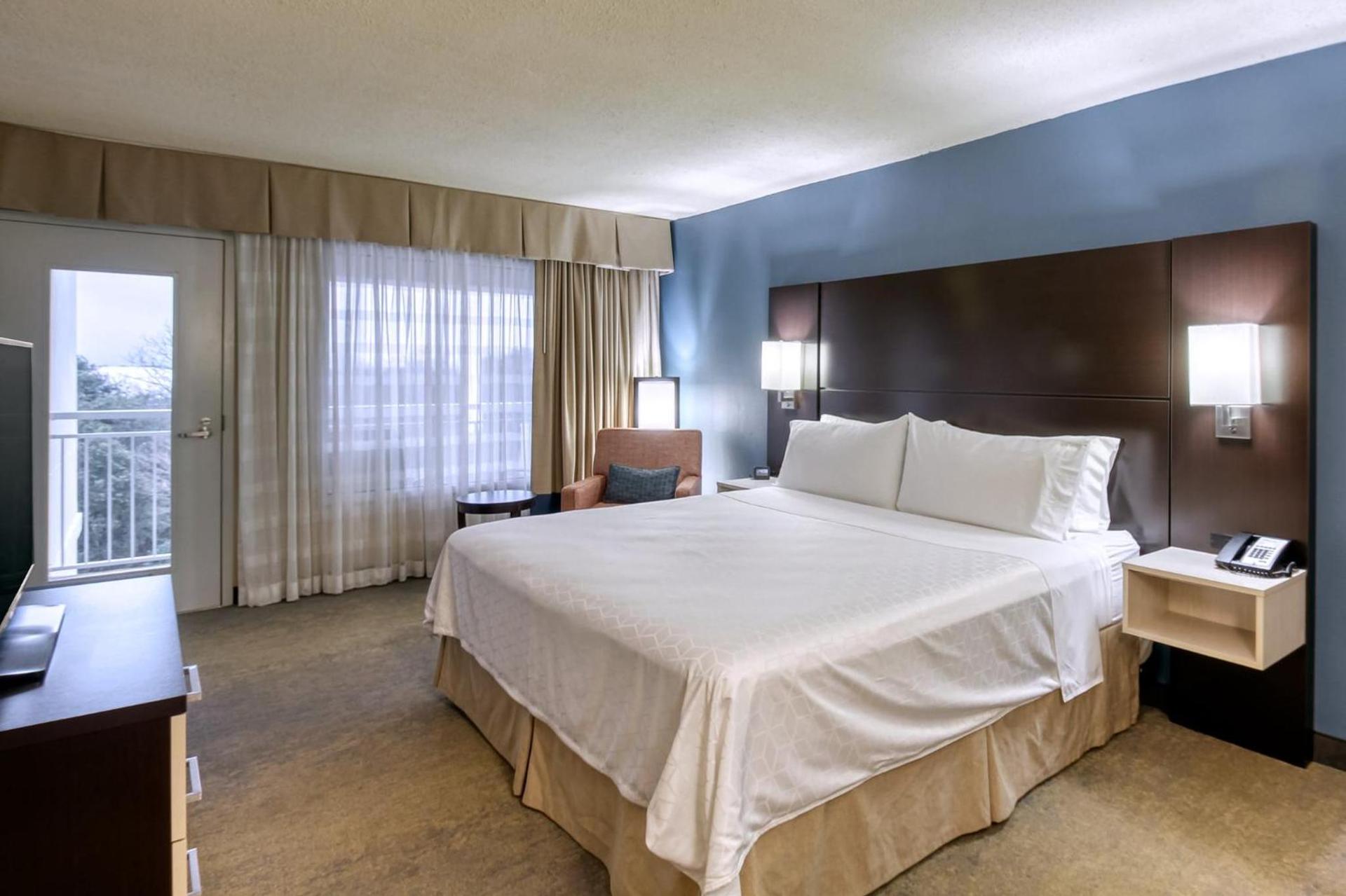 Holiday Inn & Suites Atlanta Airport North by IHG photo 57