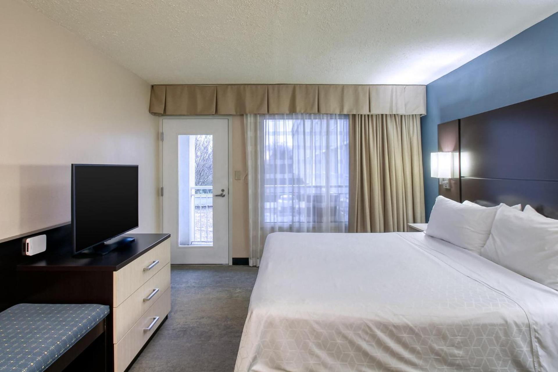 Holiday Inn & Suites Atlanta Airport North by IHG photo 47