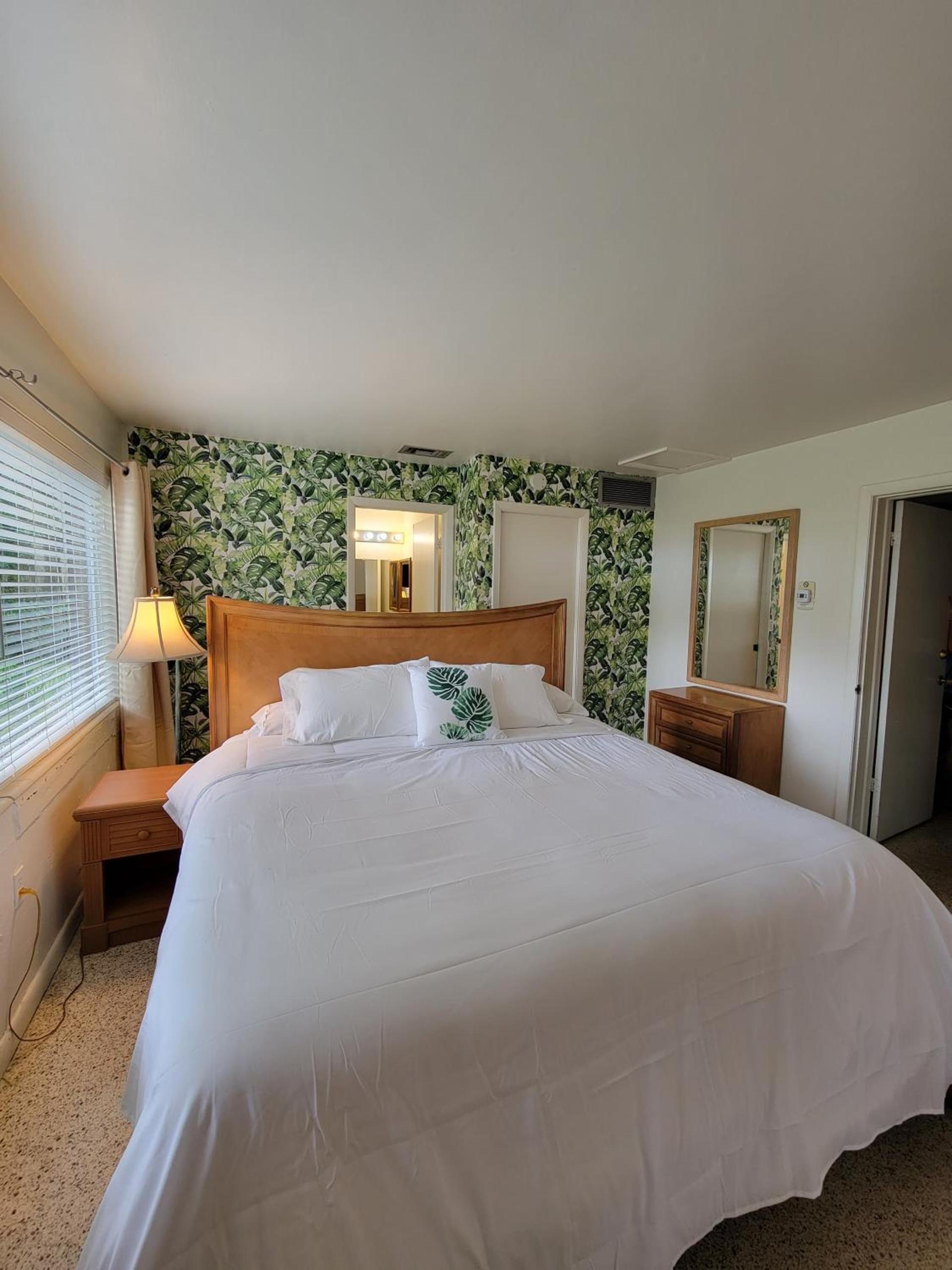 Tropical Marina & Resort on Lake Beresford photo 19