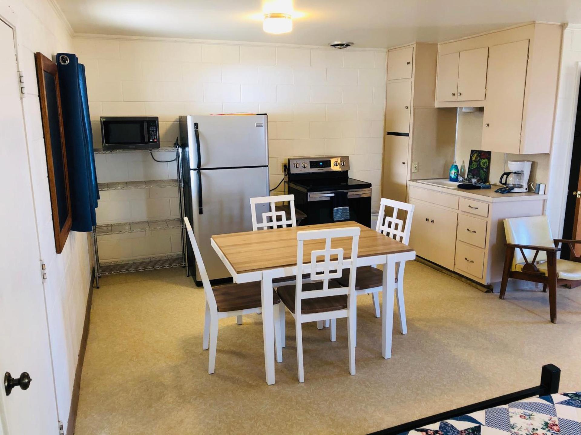 Oasis Lake Buchanan photo 26