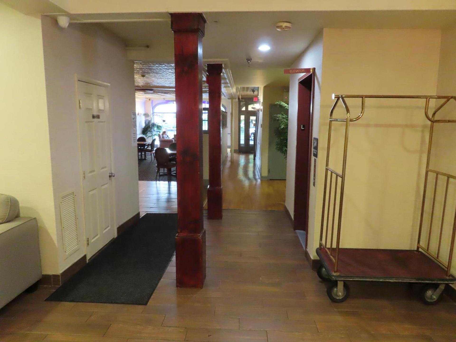 St Charles Hotel Downtown Hudson photo 26