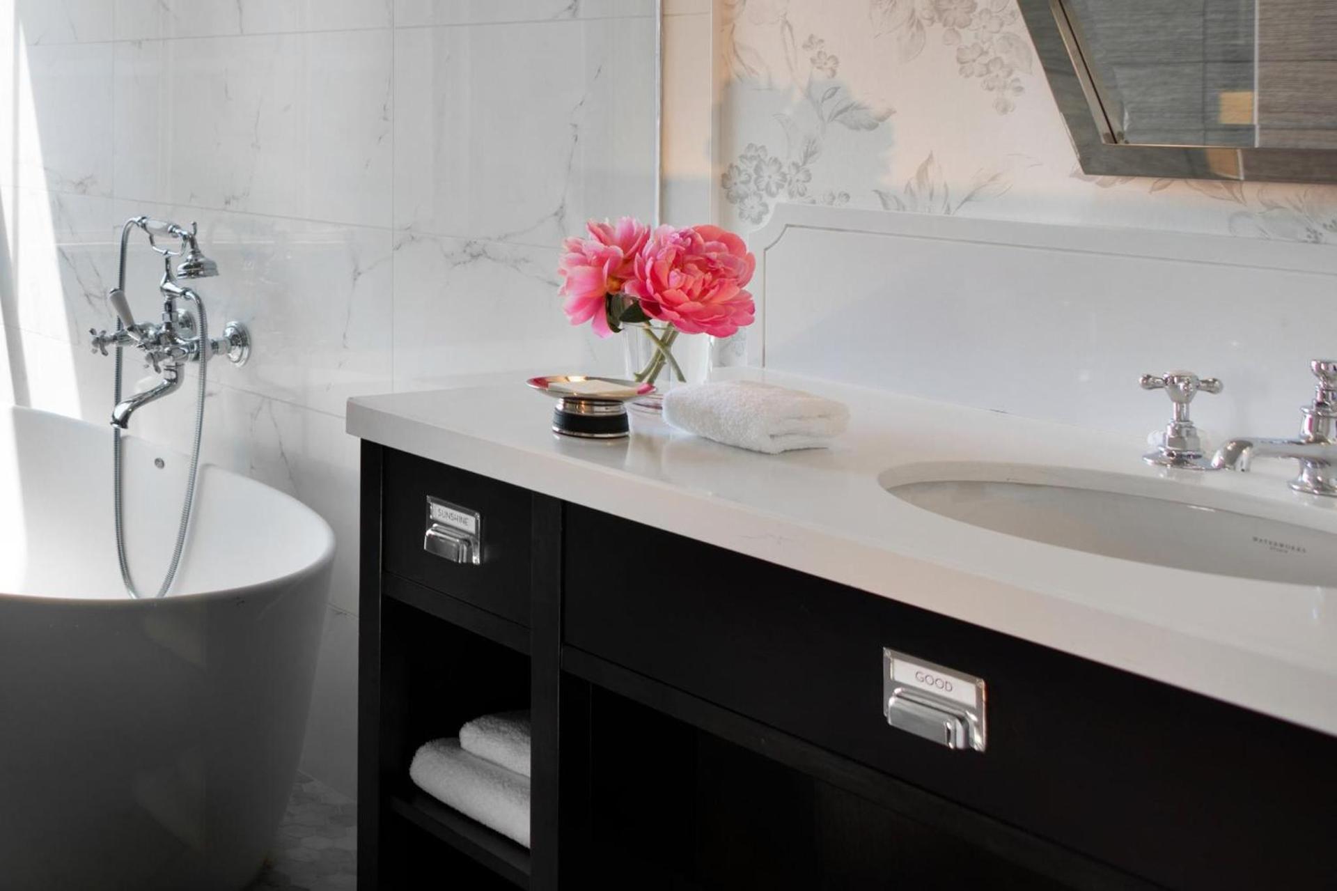 Kimpton Cardinal Hotel by IHG photo 6