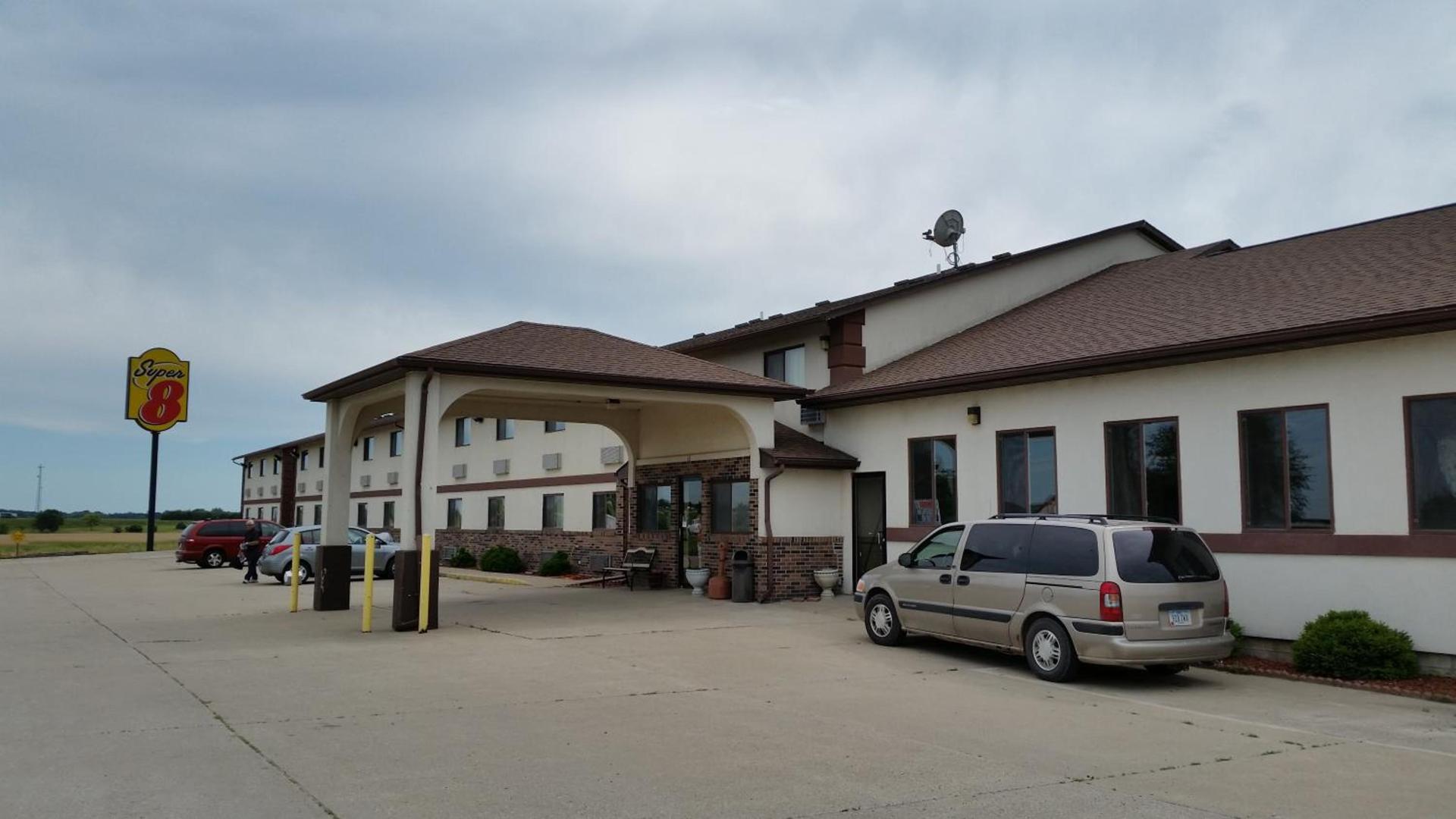 Western Inn & Suite Grinnell IA photo 19