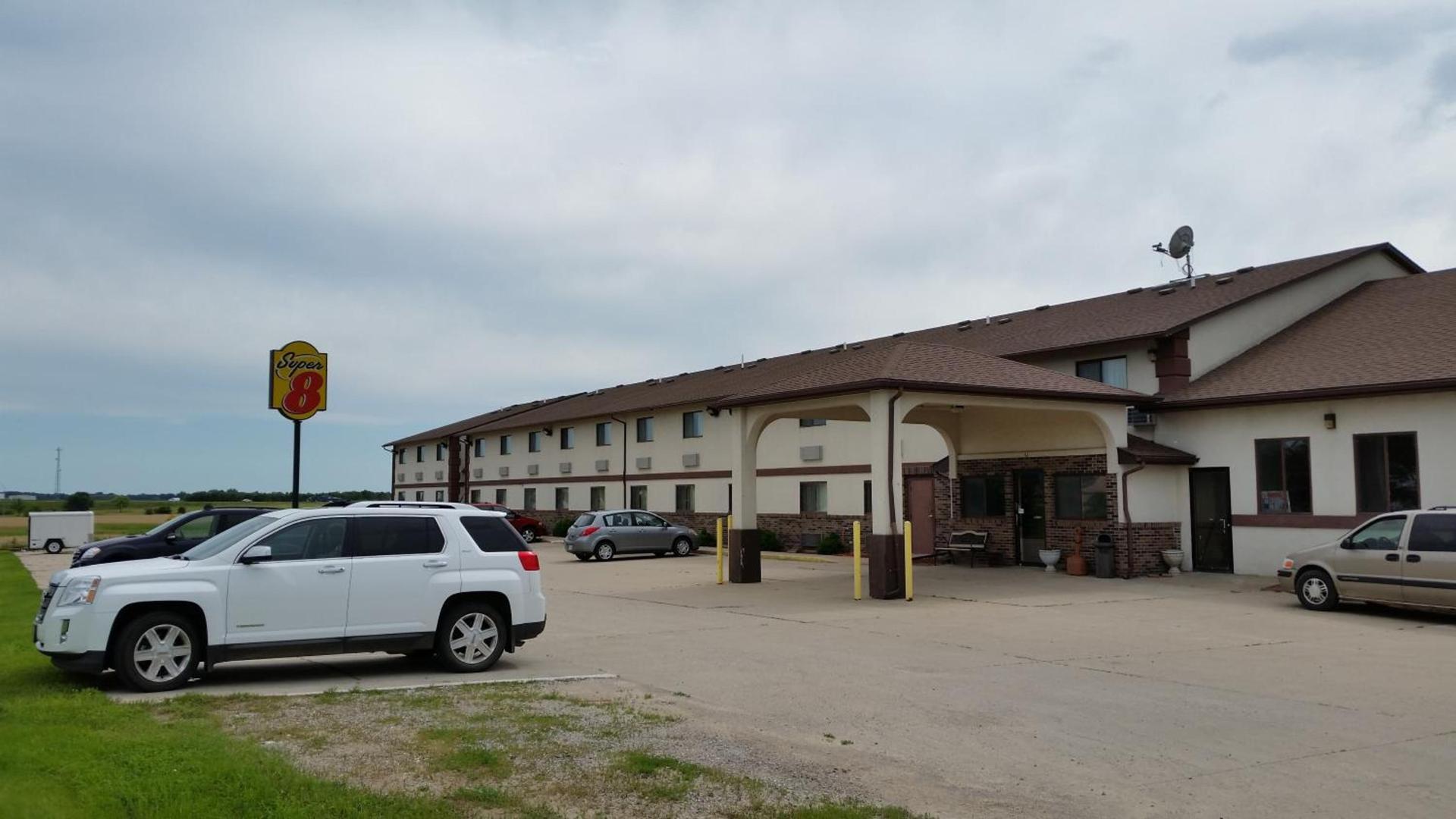 Western Inn & Suite Grinnell IA photo 16