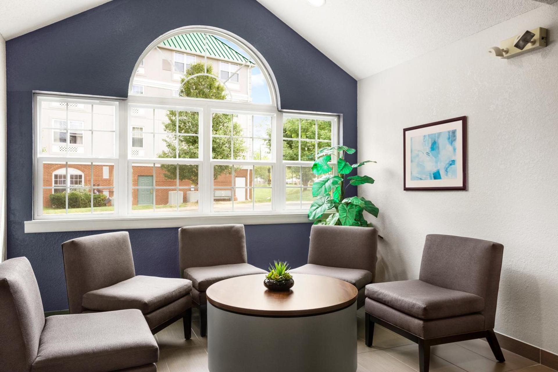 Microtel Inn By Wyndham Louisville East photo 3