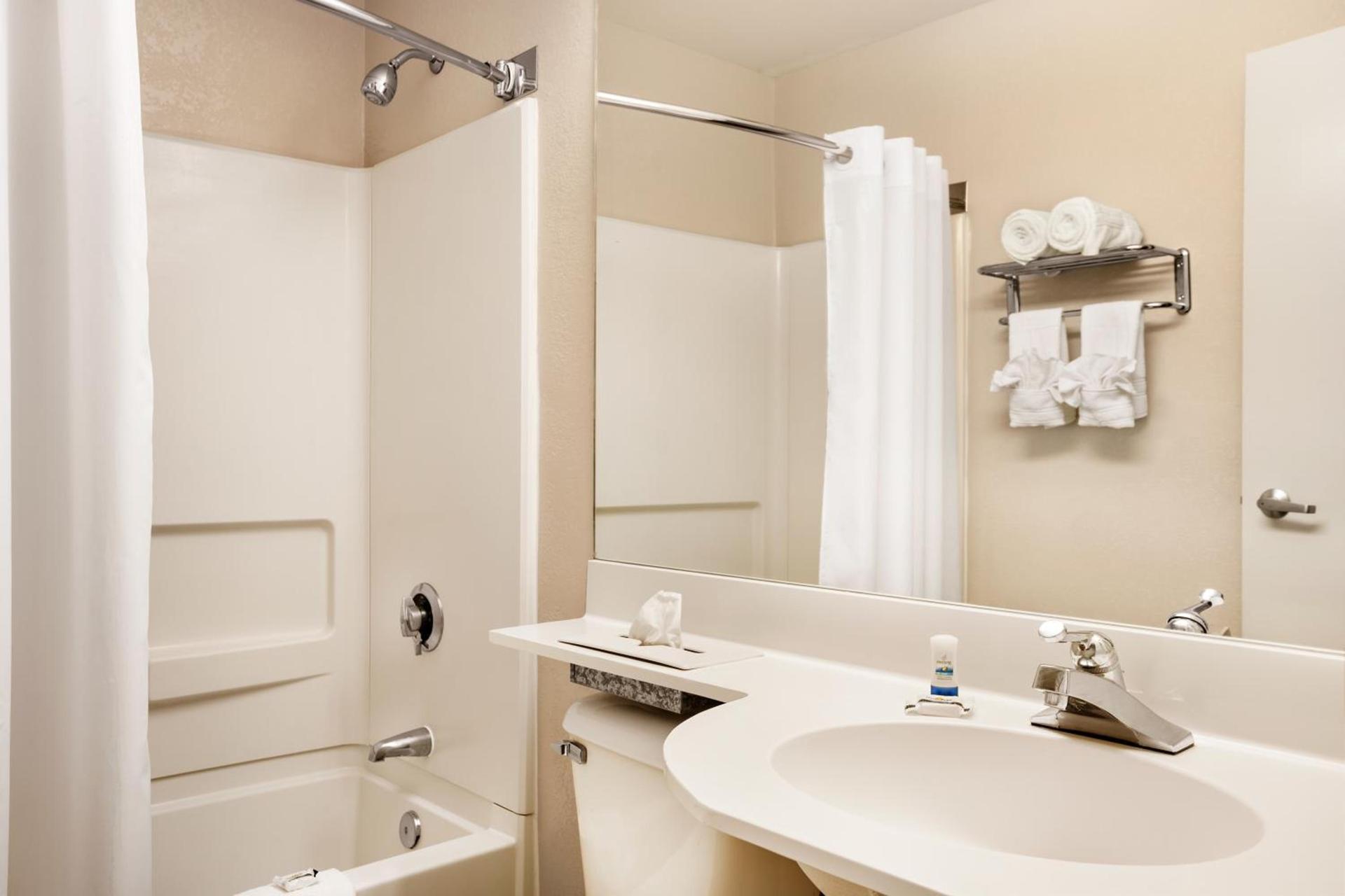 Microtel Inn By Wyndham Louisville East photo 17