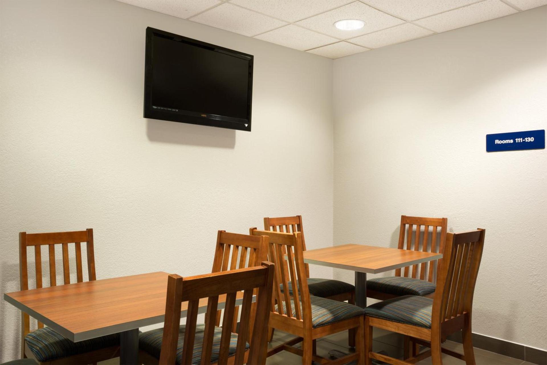 Microtel Inn By Wyndham Louisville East photo 16
