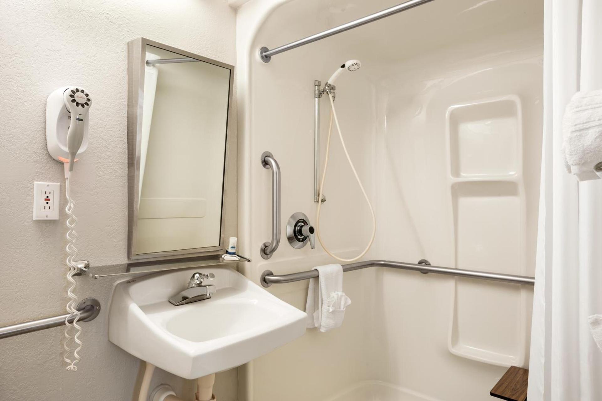 Microtel Inn By Wyndham Louisville East photo 14