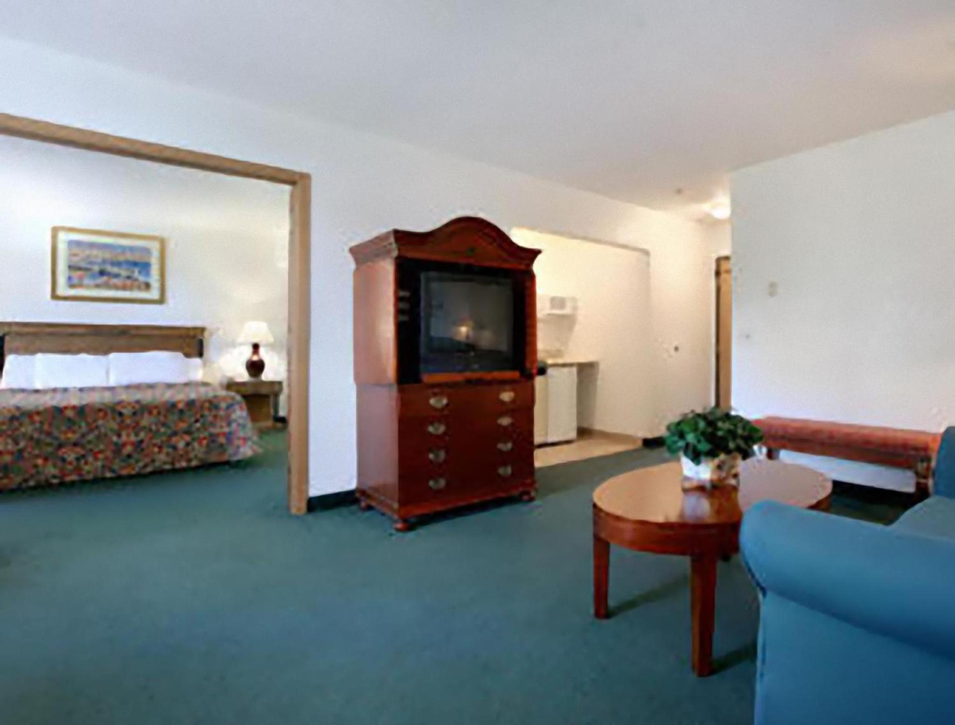 Travelodge by Wyndham Waukegan Gurnee photo 6