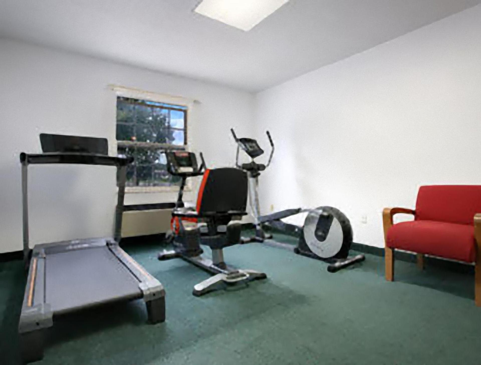 Travelodge by Wyndham Waukegan Gurnee photo 11