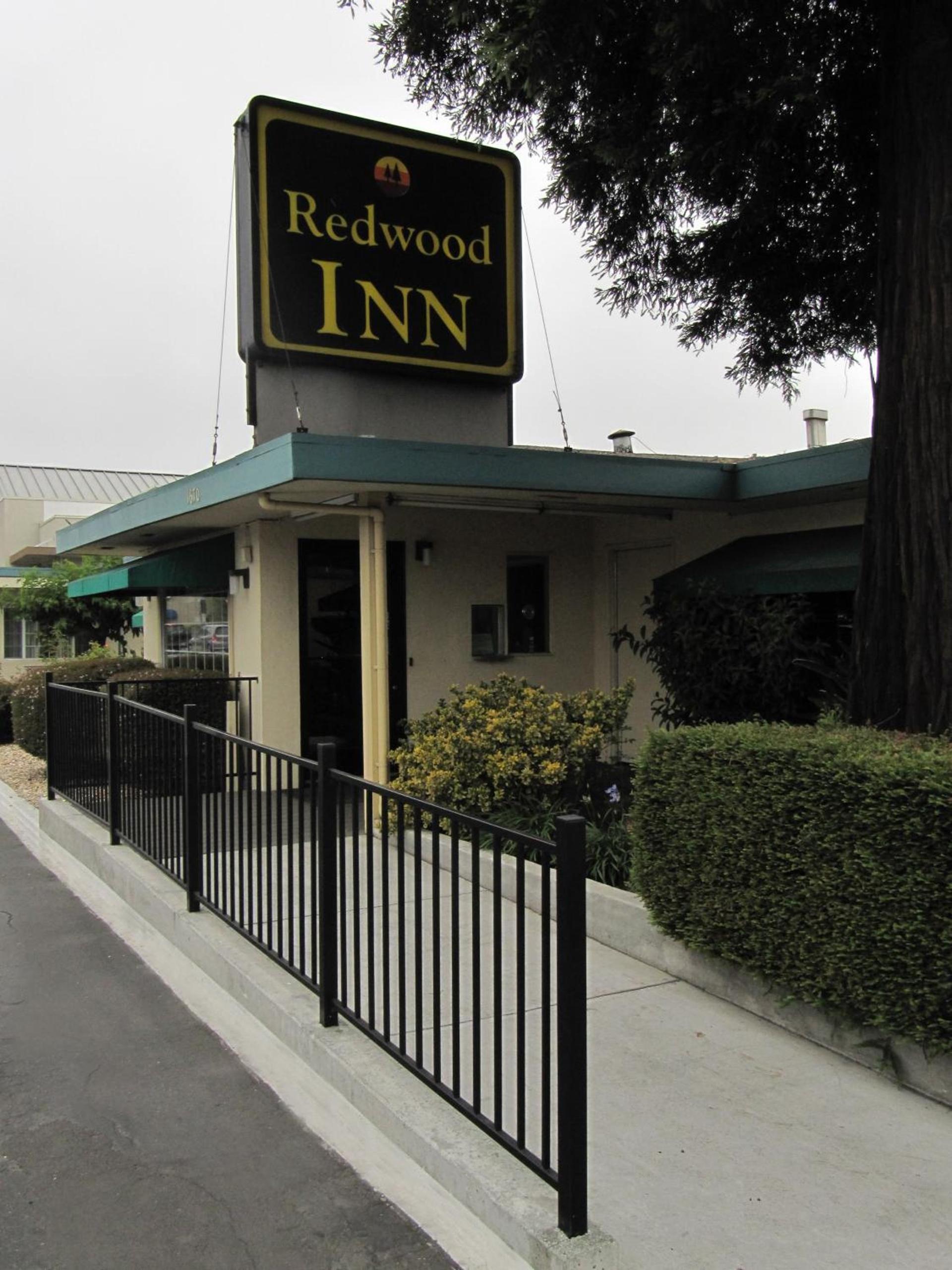 Redwood Inn photo 37