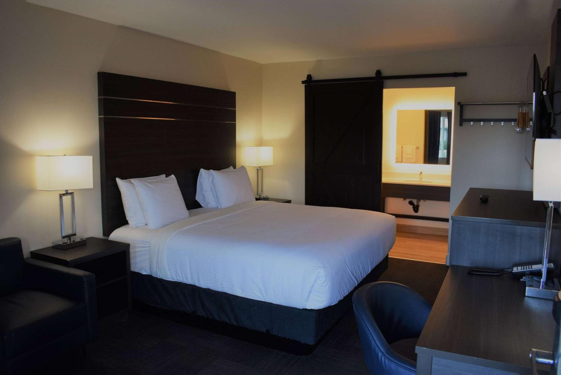 Travelodge by Wyndham Santa Rosa Wine Country photo 6