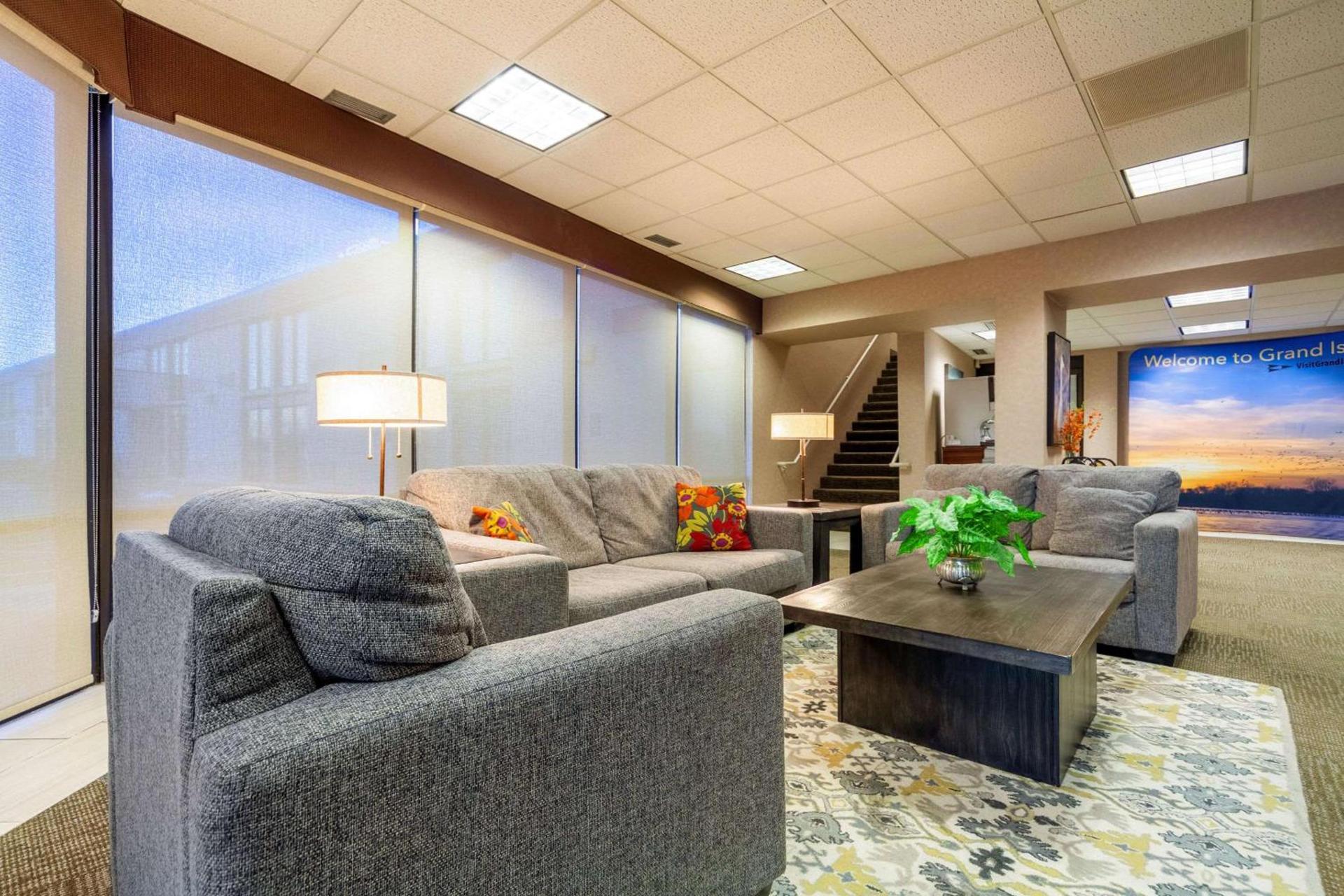 Suburban Studios I-80 Grand Island photo 3