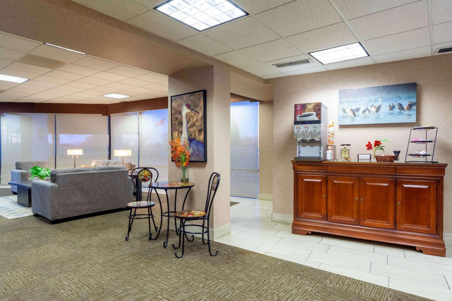 Suburban Studios I-80 Grand Island photo 4