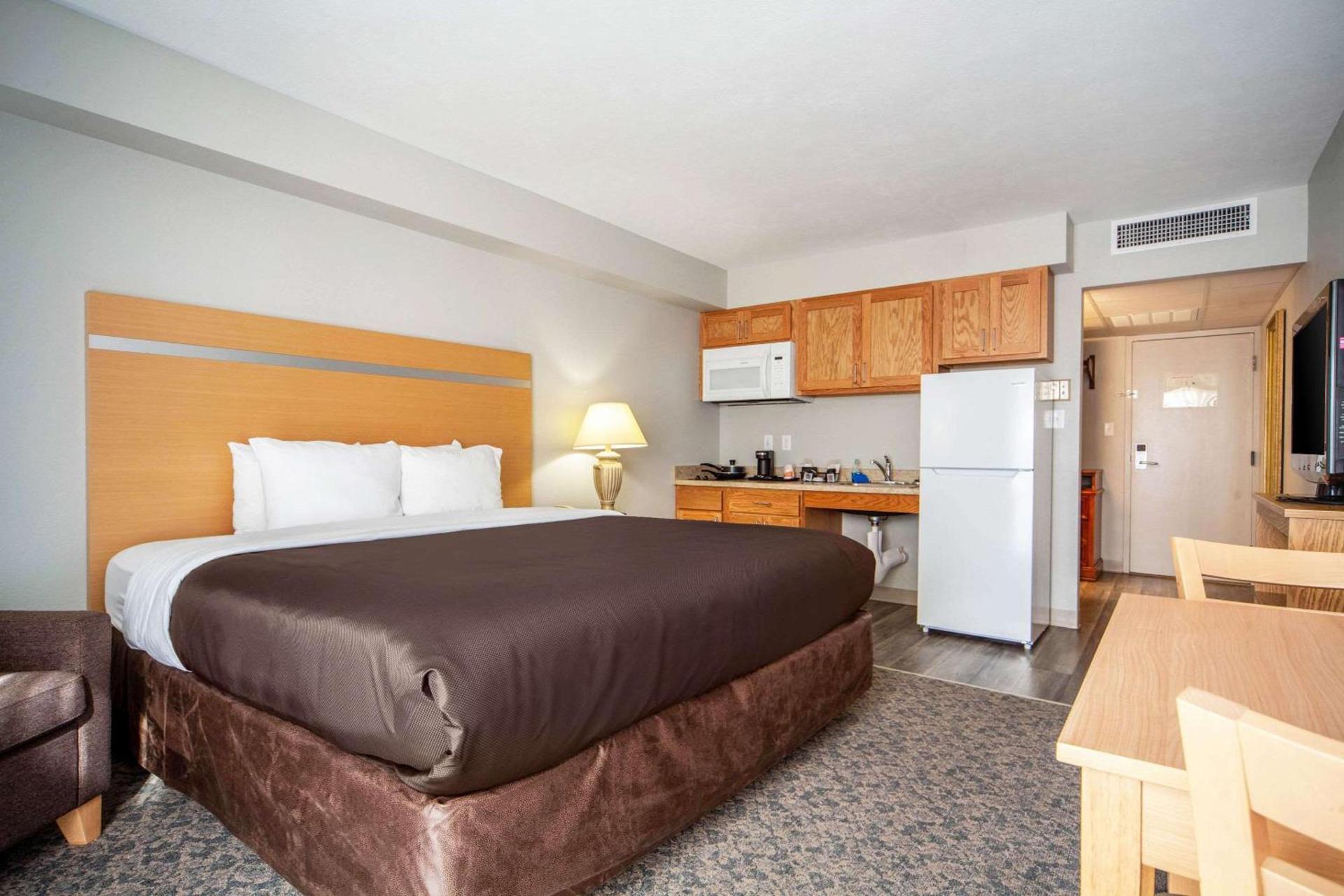 Suburban Studios I-80 Grand Island photo 10