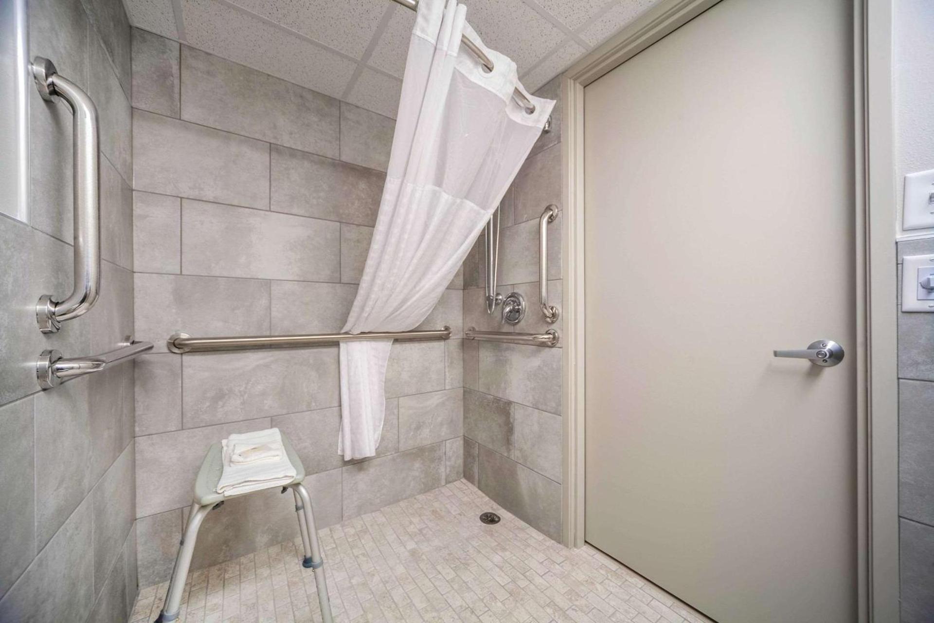 Suburban Studios I-80 Grand Island photo 25