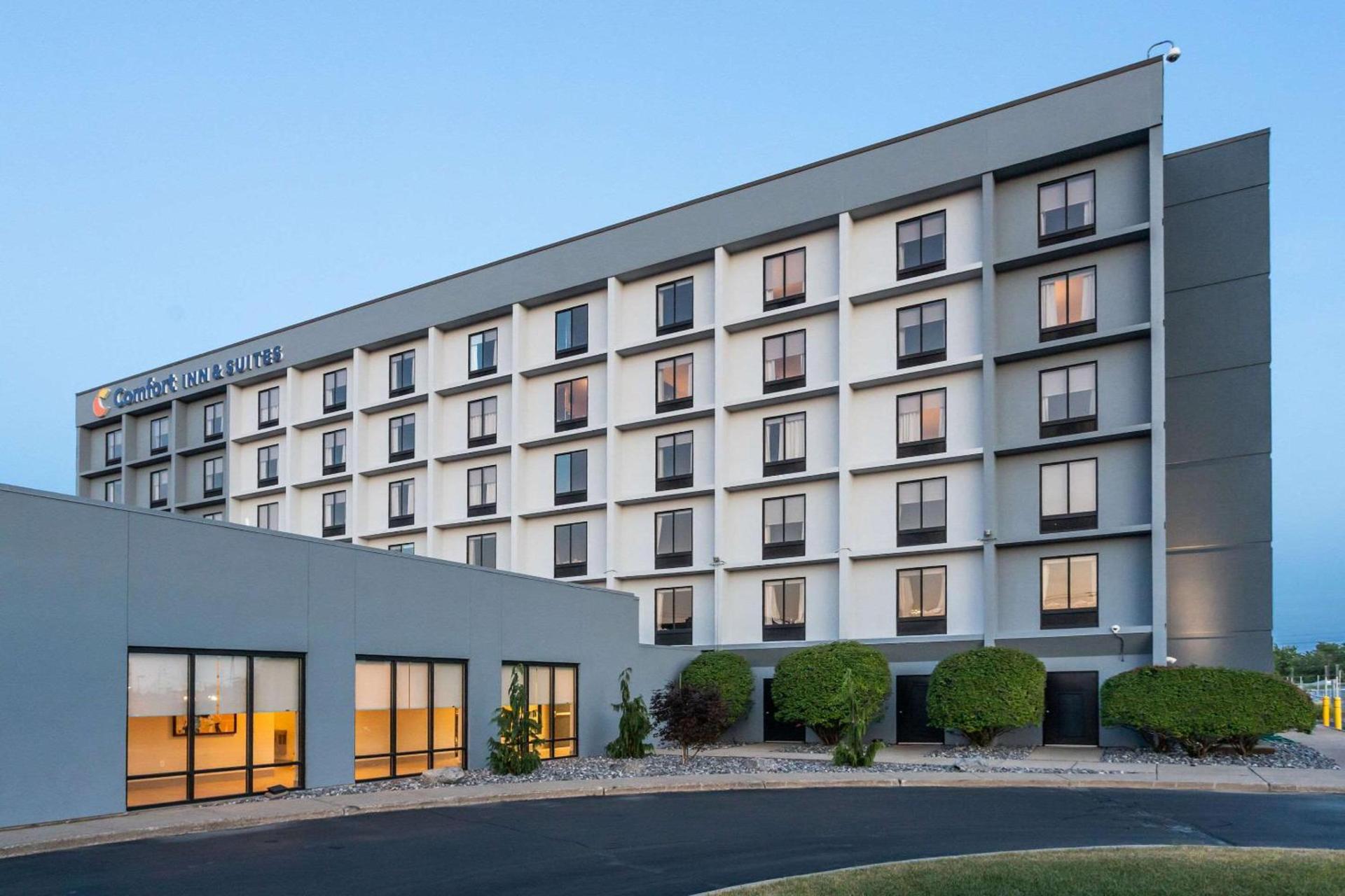 Comfort Inn & Suites Buffalo Airport — hotel in Buffalo