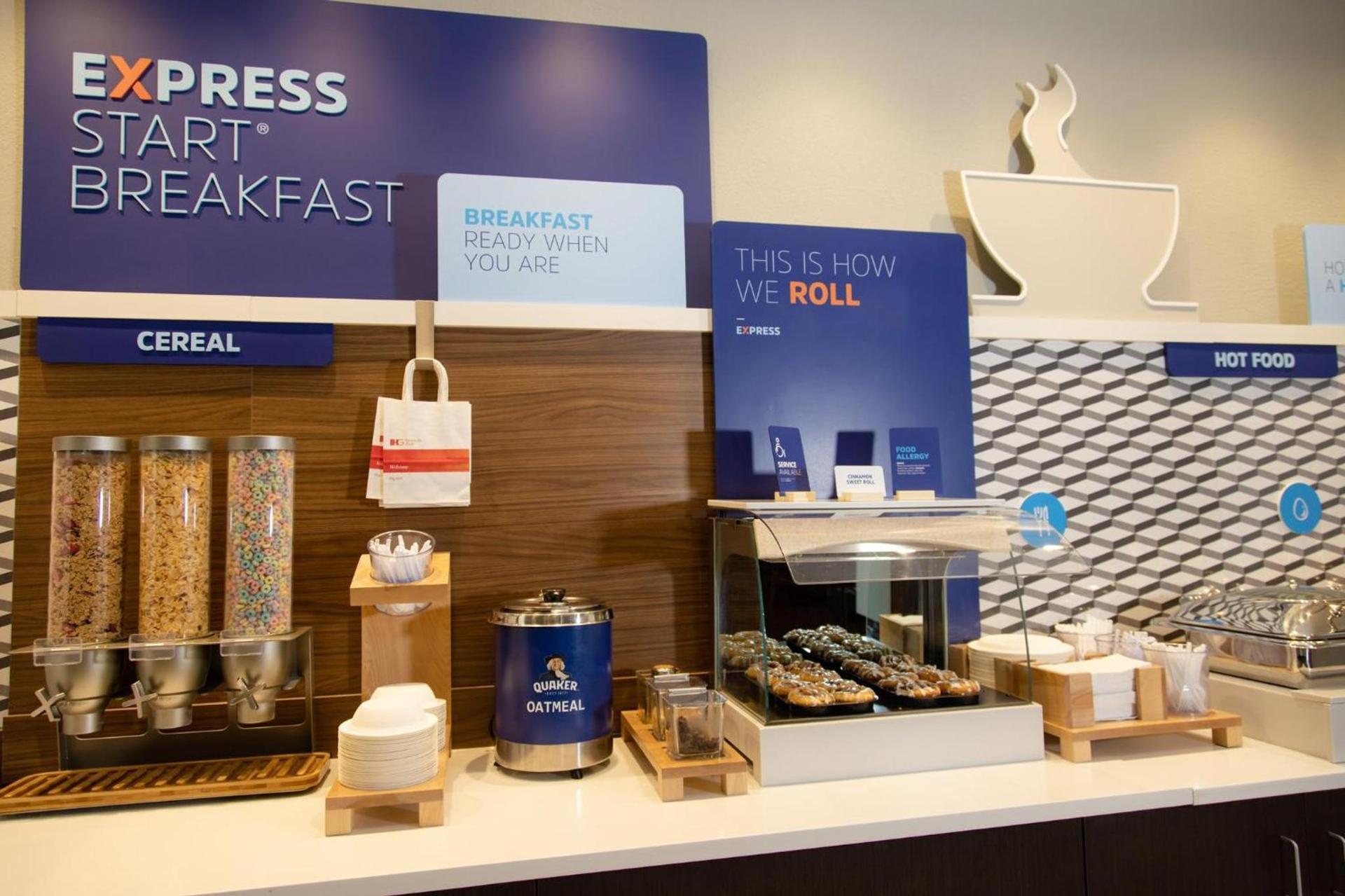 Holiday Inn Express Marshfield - Springfield Area by IHG photo 7