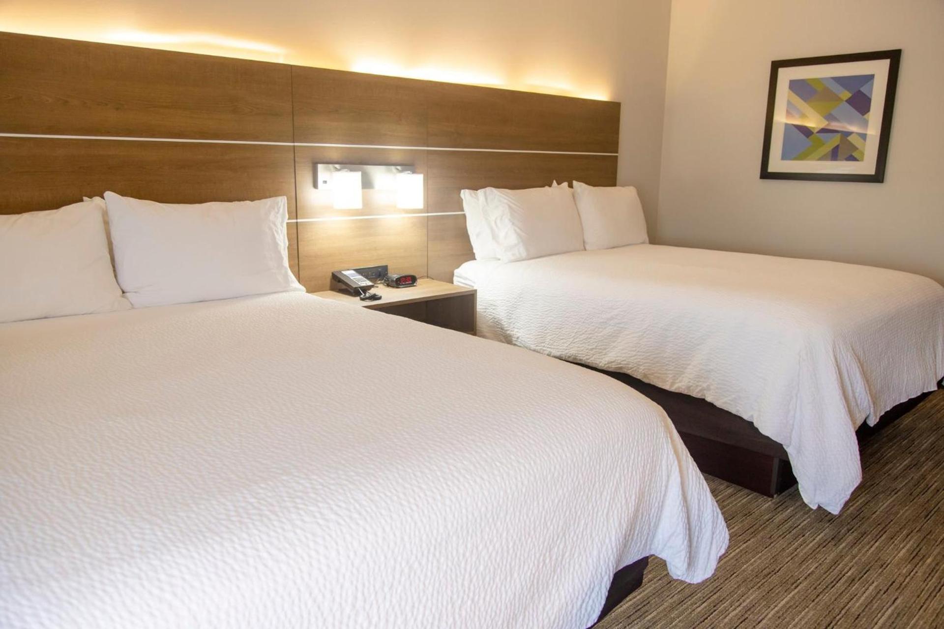 Holiday Inn Express Marshfield - Springfield Area by IHG photo 8