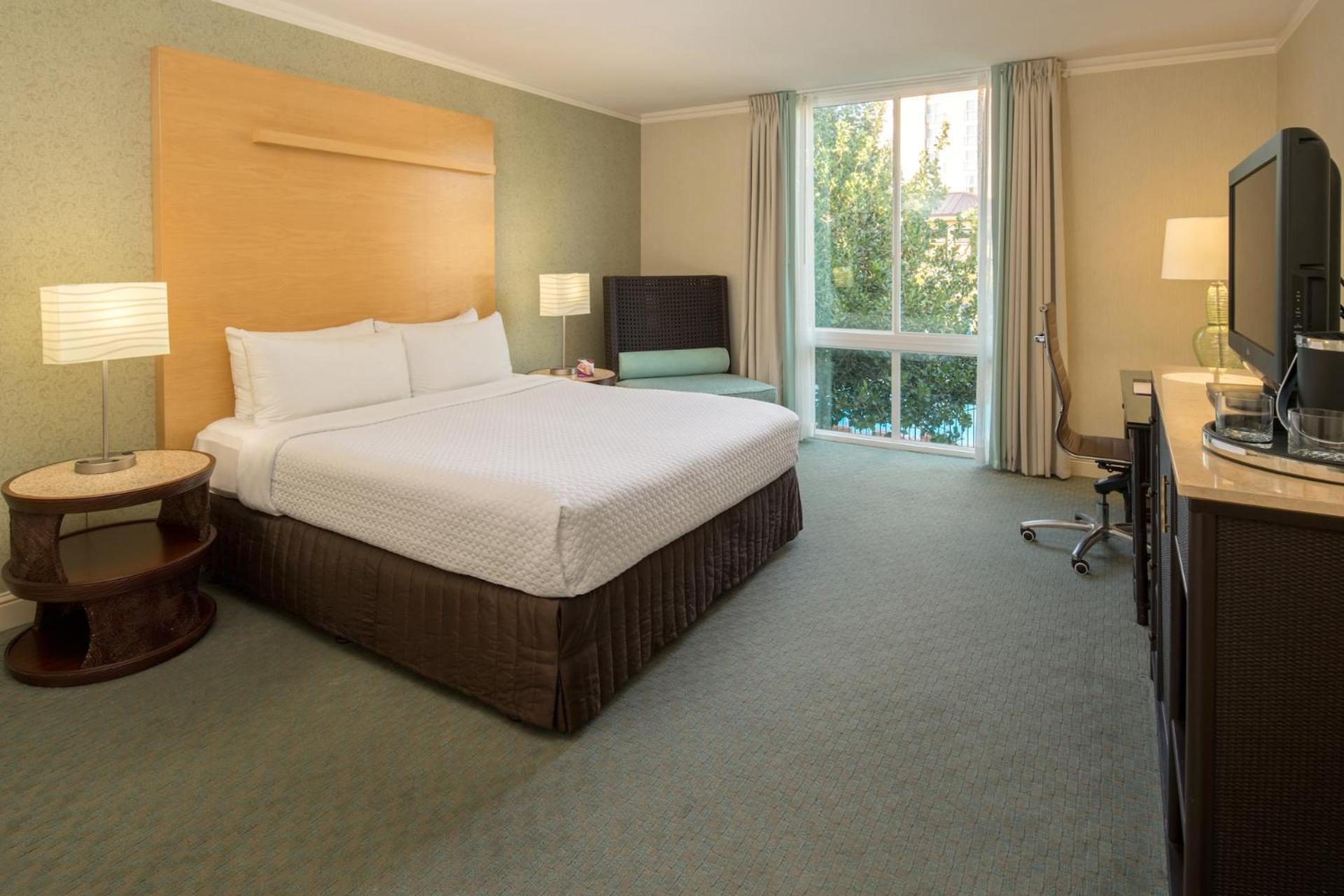 Crowne Plaza Cabana Hotel by IHG photo 2