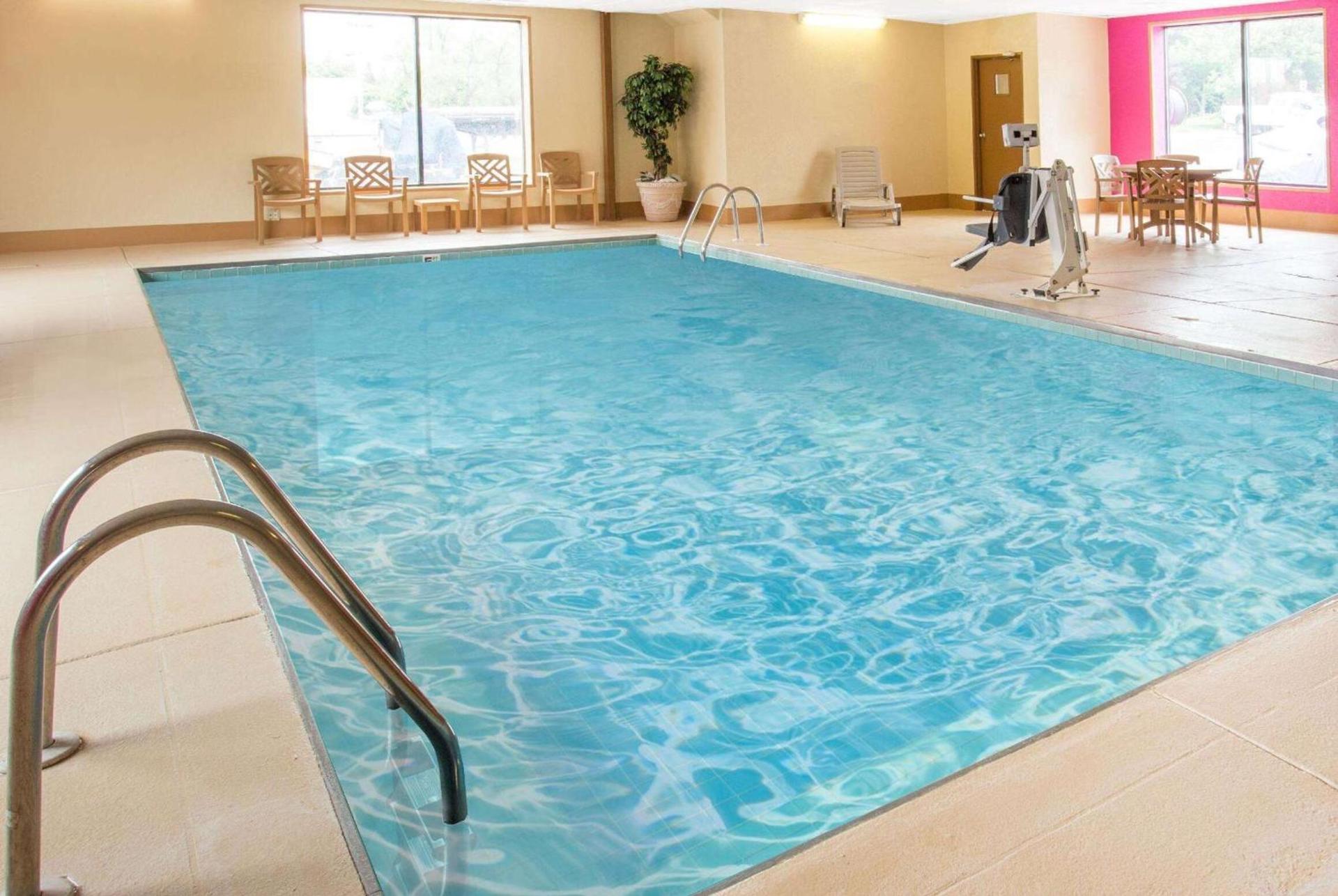 Baymont by Wyndham Waukesha photo 2
