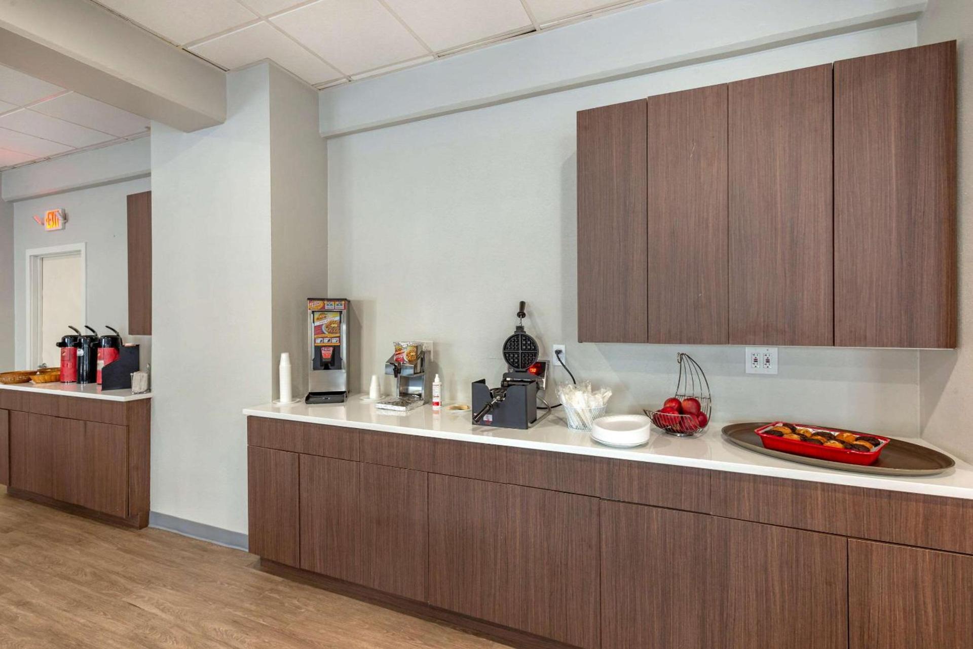 Comfort Inn Philadelphia International Airport West photo 19