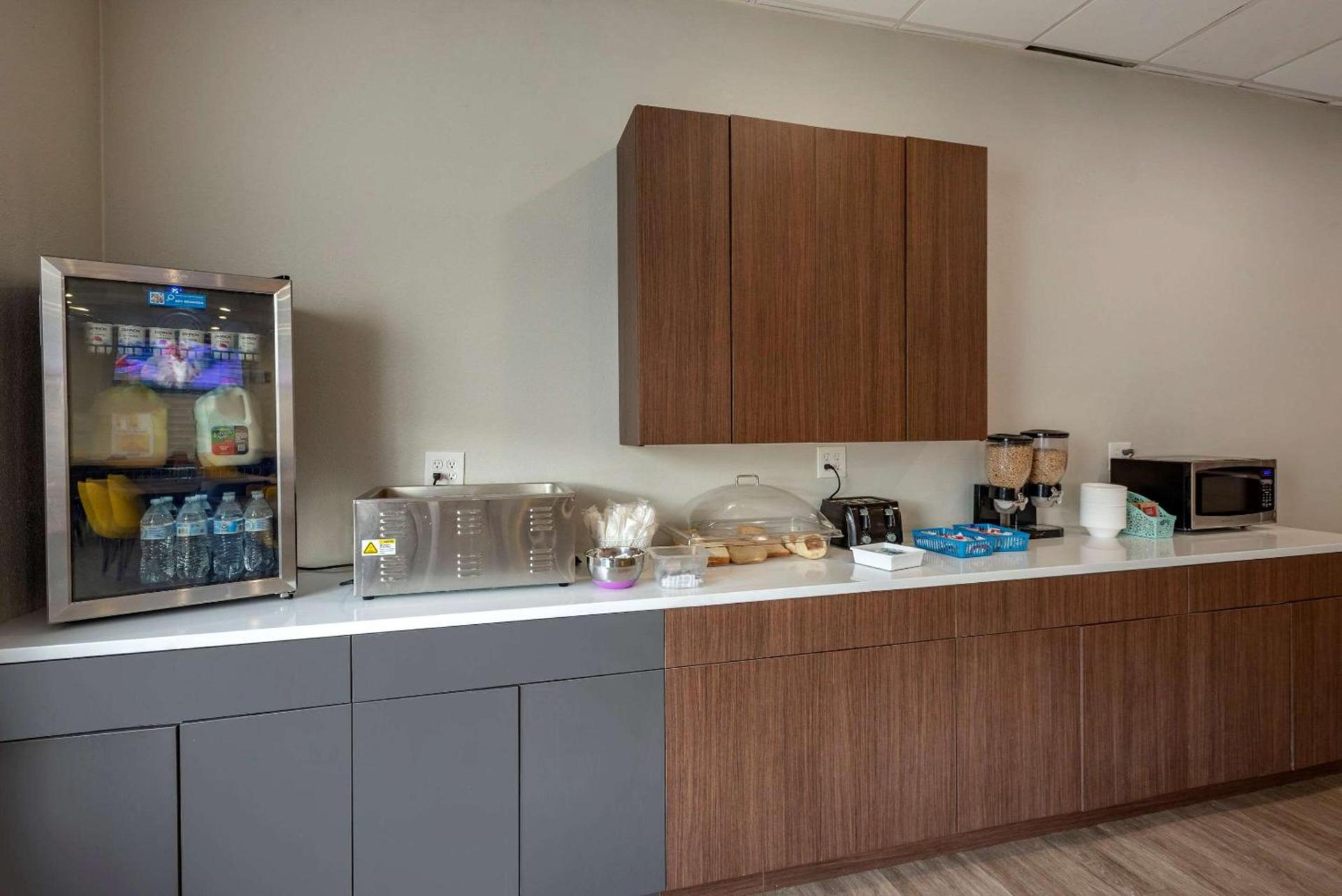 Comfort Inn Philadelphia International Airport West photo 22