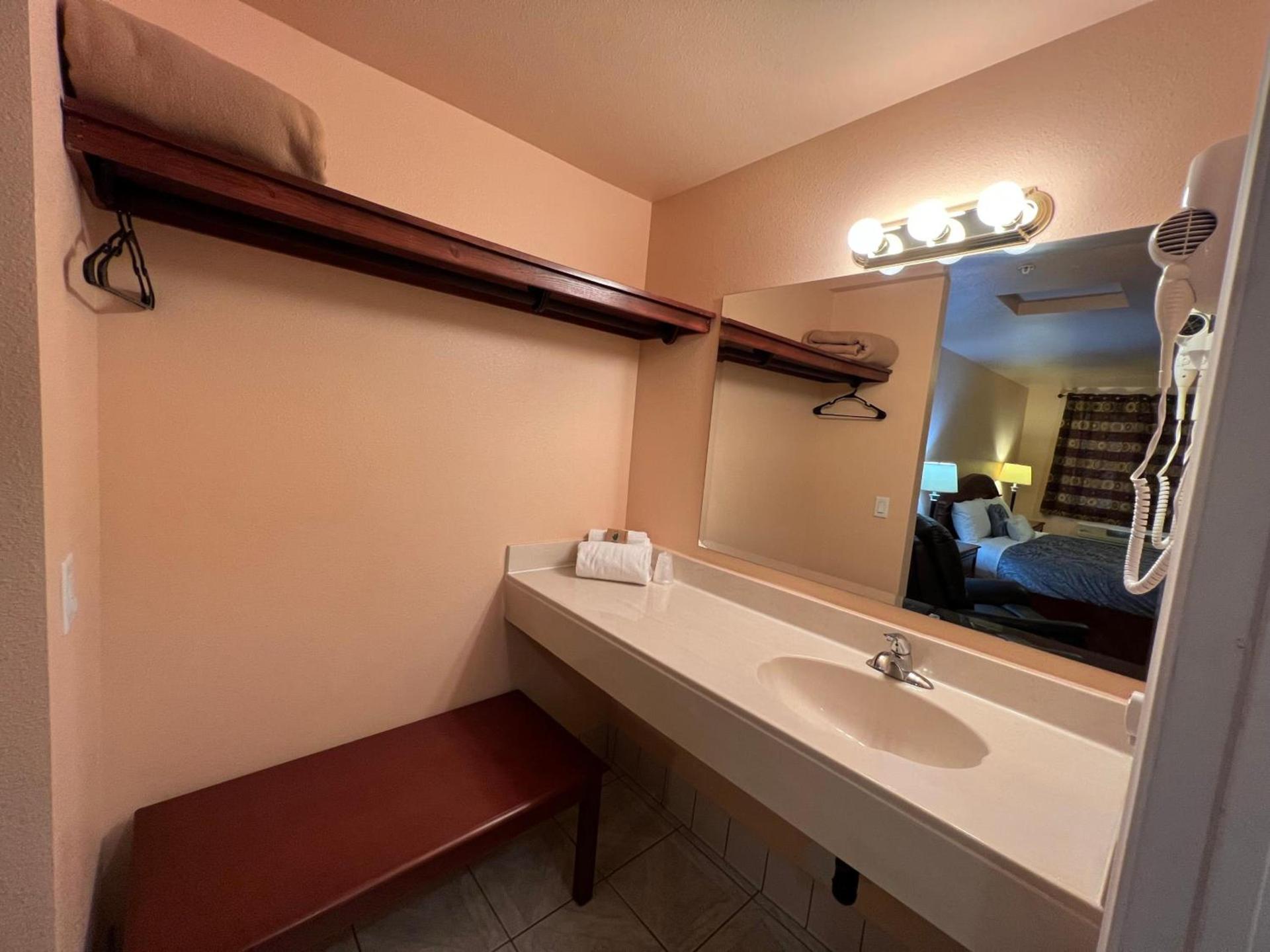 Frazier View Motel photo 80